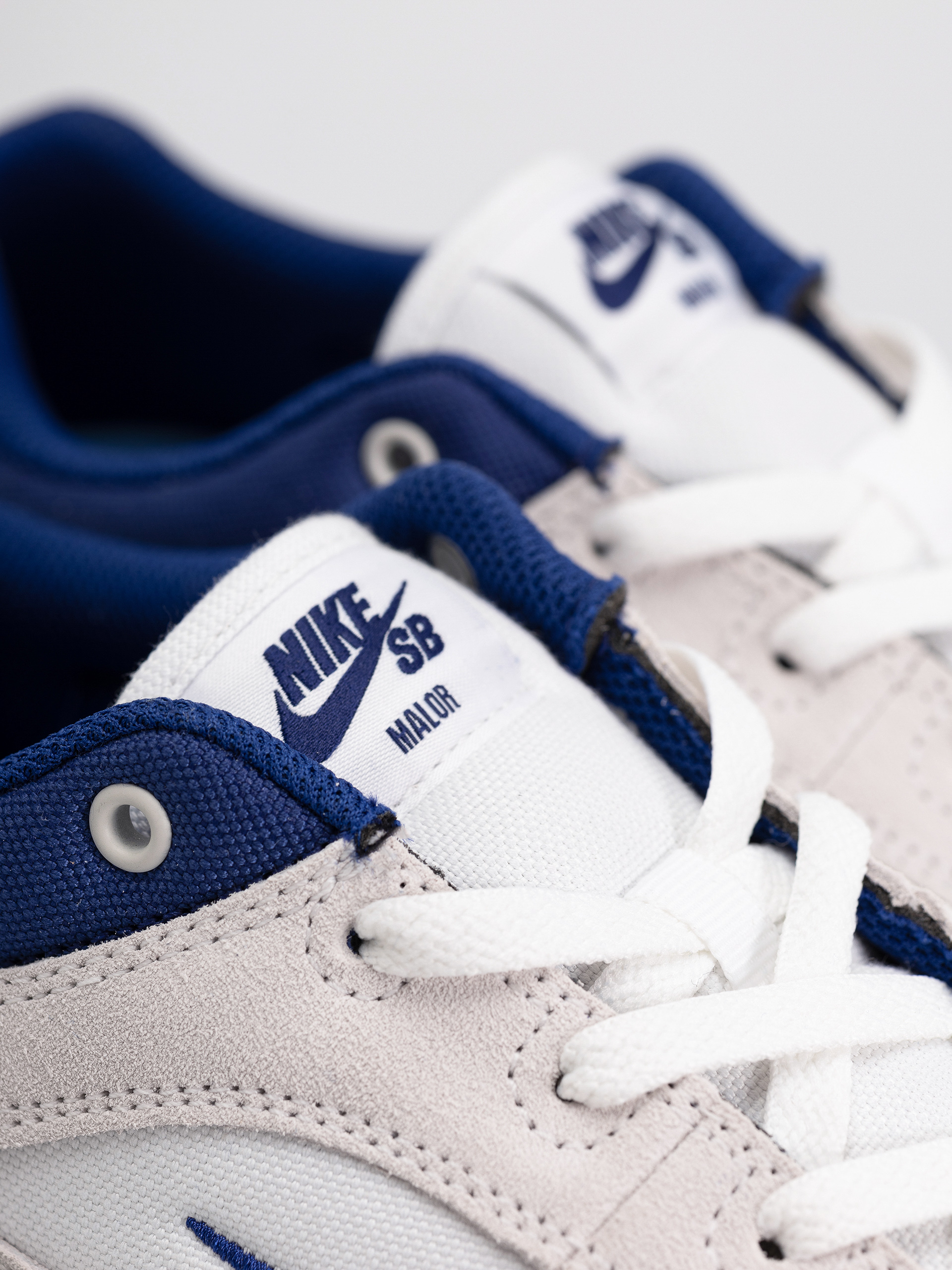 Buty Nike SB Malor (white/deep royal blue platinum tint)