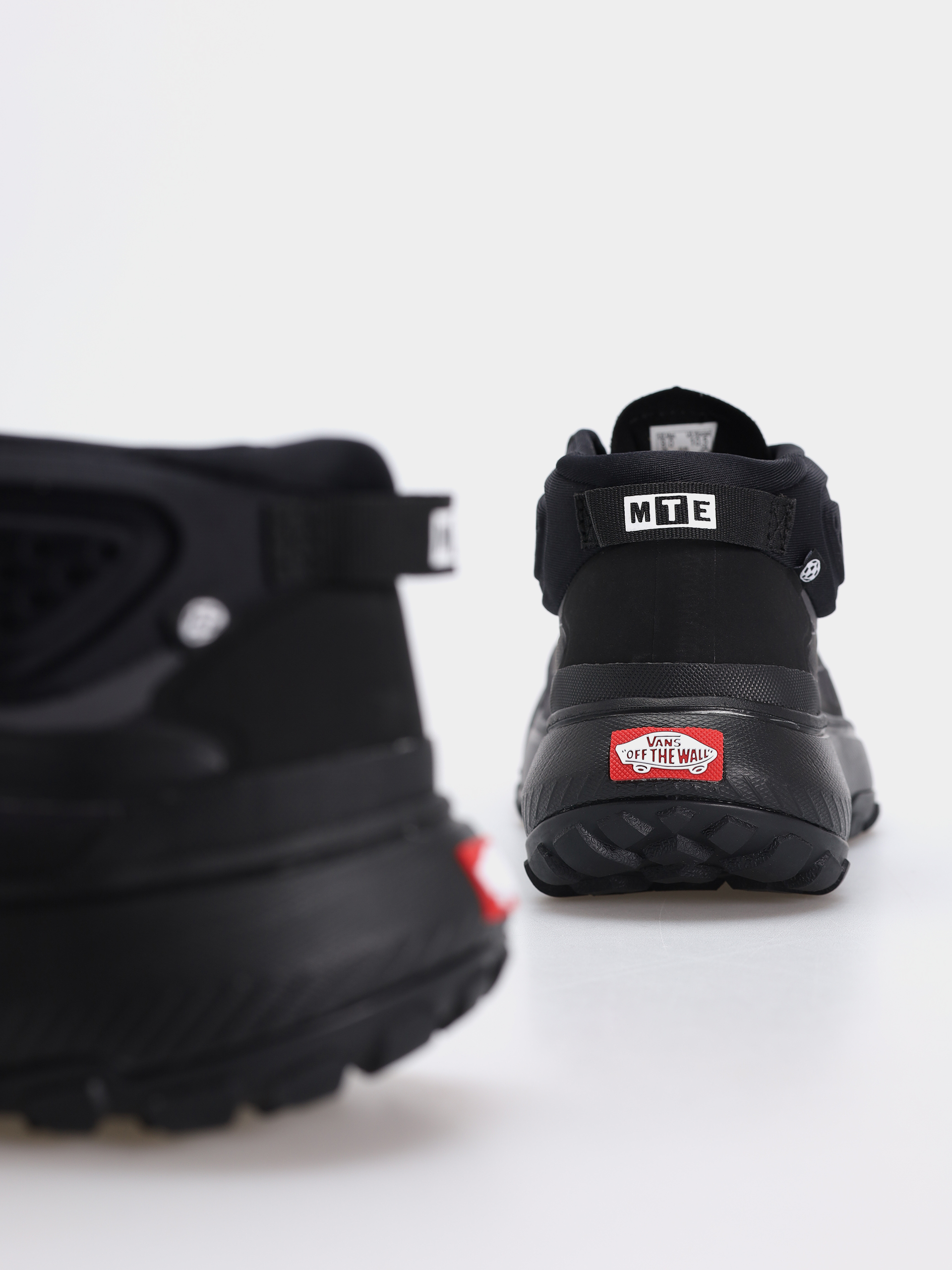 Buty Vans Crosspath Mid MTE (black/black)