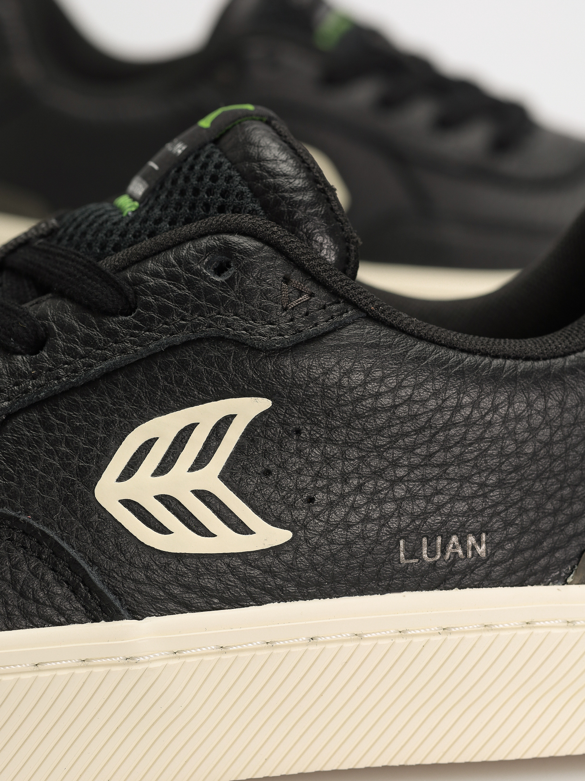 Buty Cariuma Luan Pro (black/ivory)