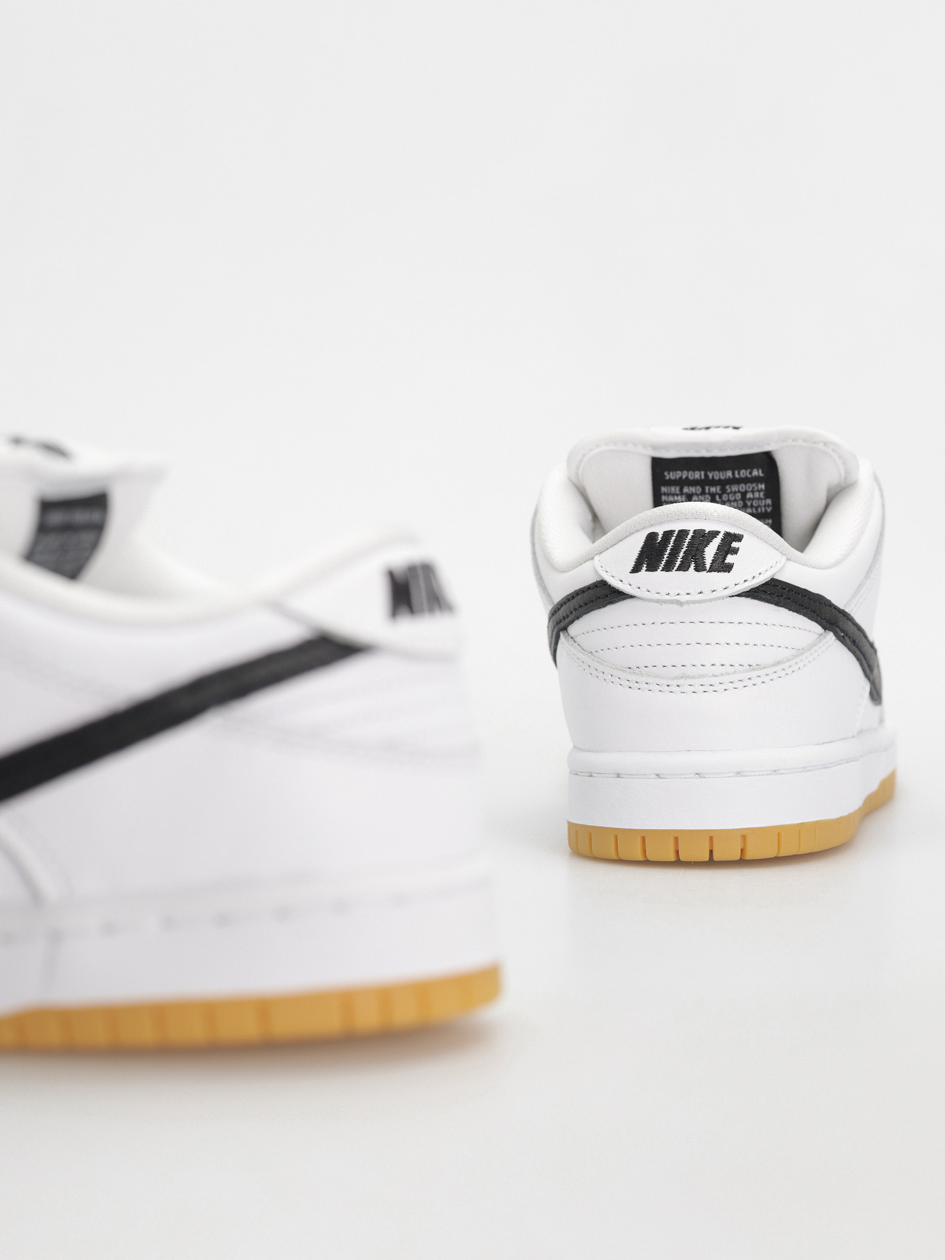 Buty Nike SB Dunk Low Pro Aa - biały (white/black white gum