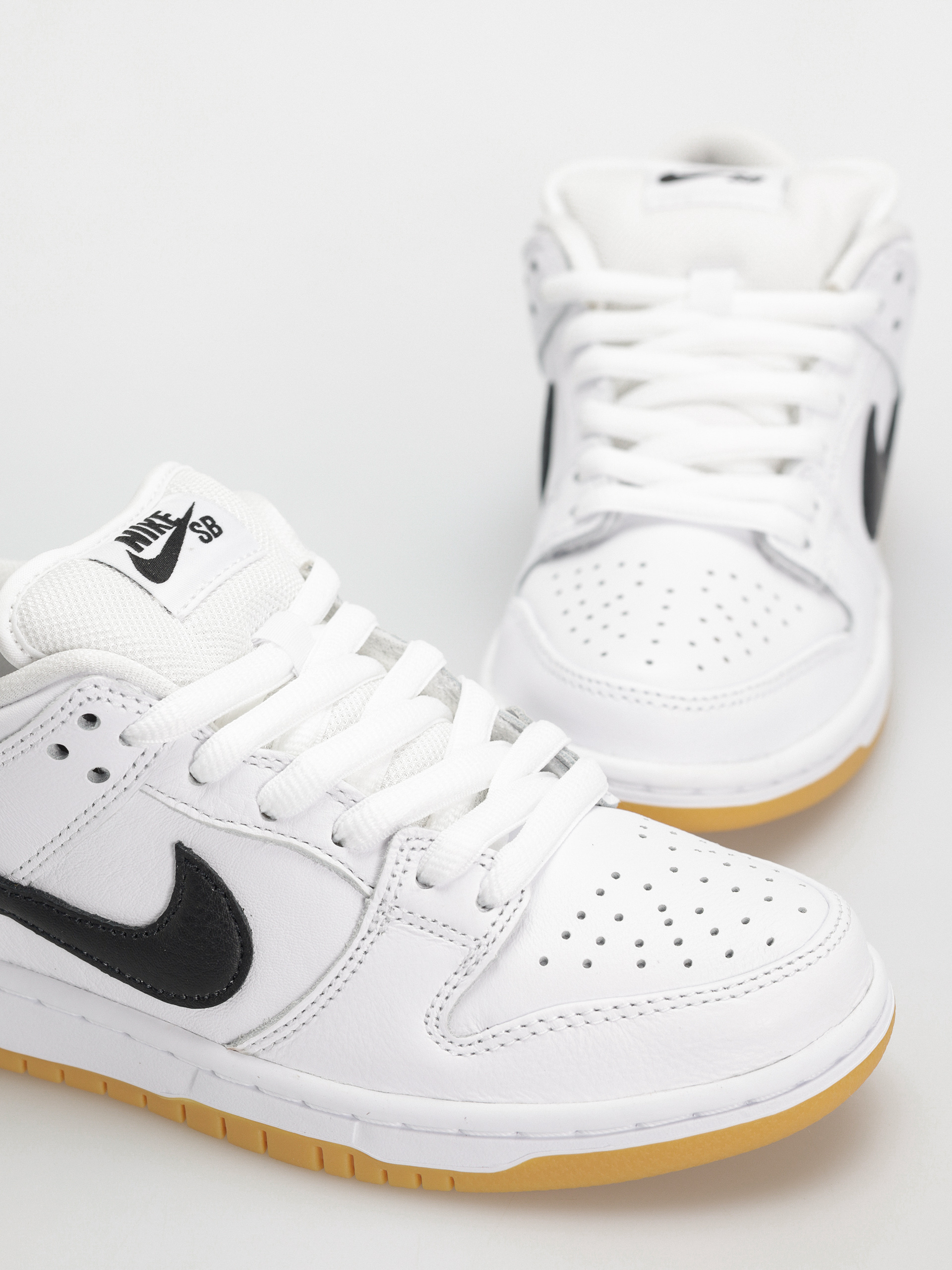 Buty Nike SB Dunk Low Pro Aa (white/black white gum light brown)