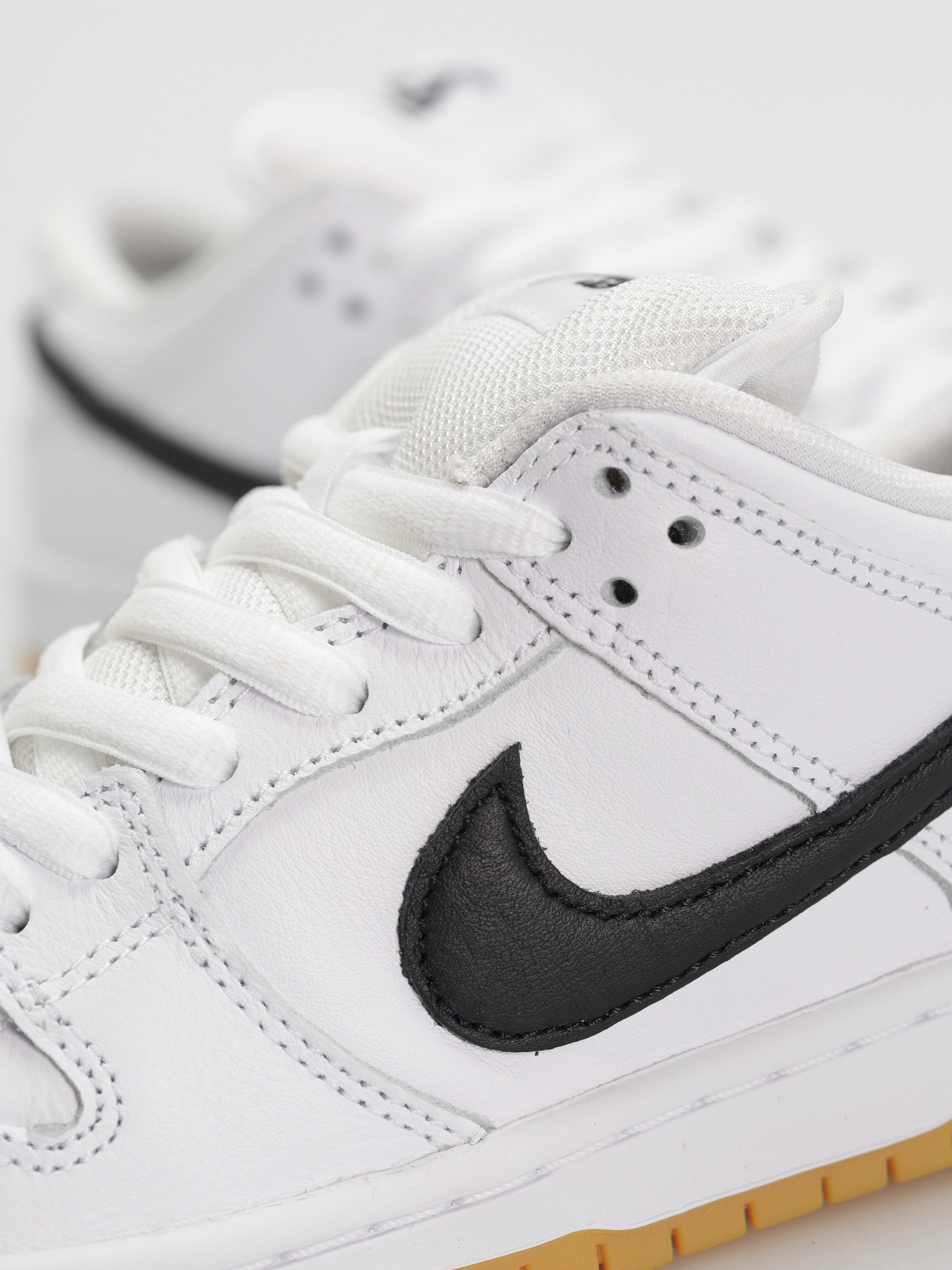 Buty Nike SB Dunk Low Pro Aa (white/black white gum light brown)