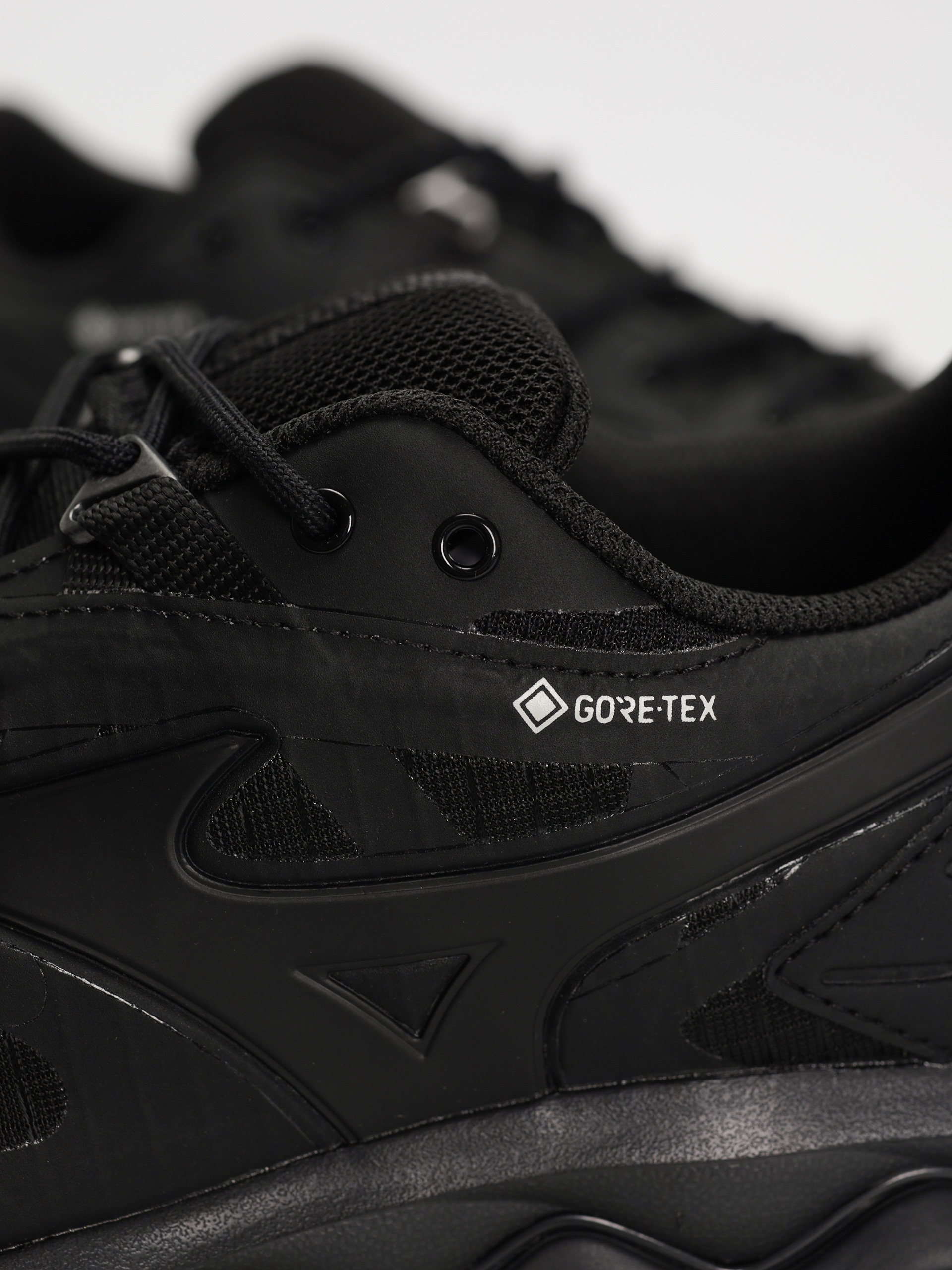 Buty Mizuno Wave Mujin TL GTX (black/black/black)