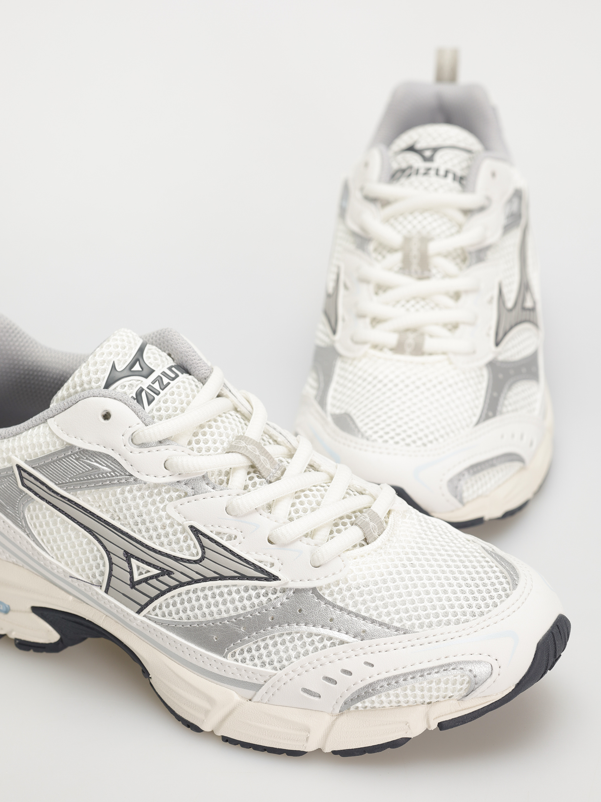 Buty Mizuno MXR Sport (snow white/harbor mist/silver)