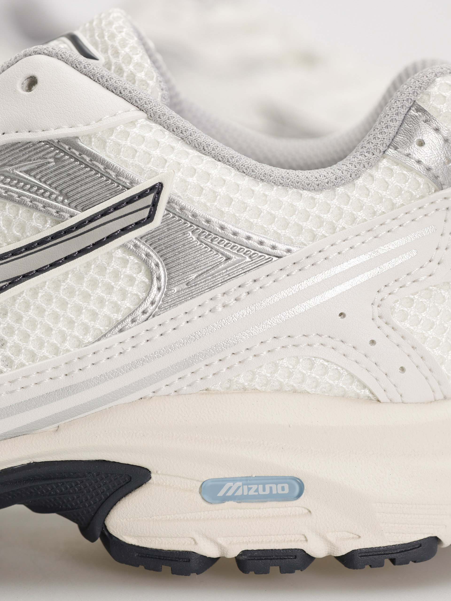 Buty Mizuno MXR Sport (snow white/harbor mist/silver)