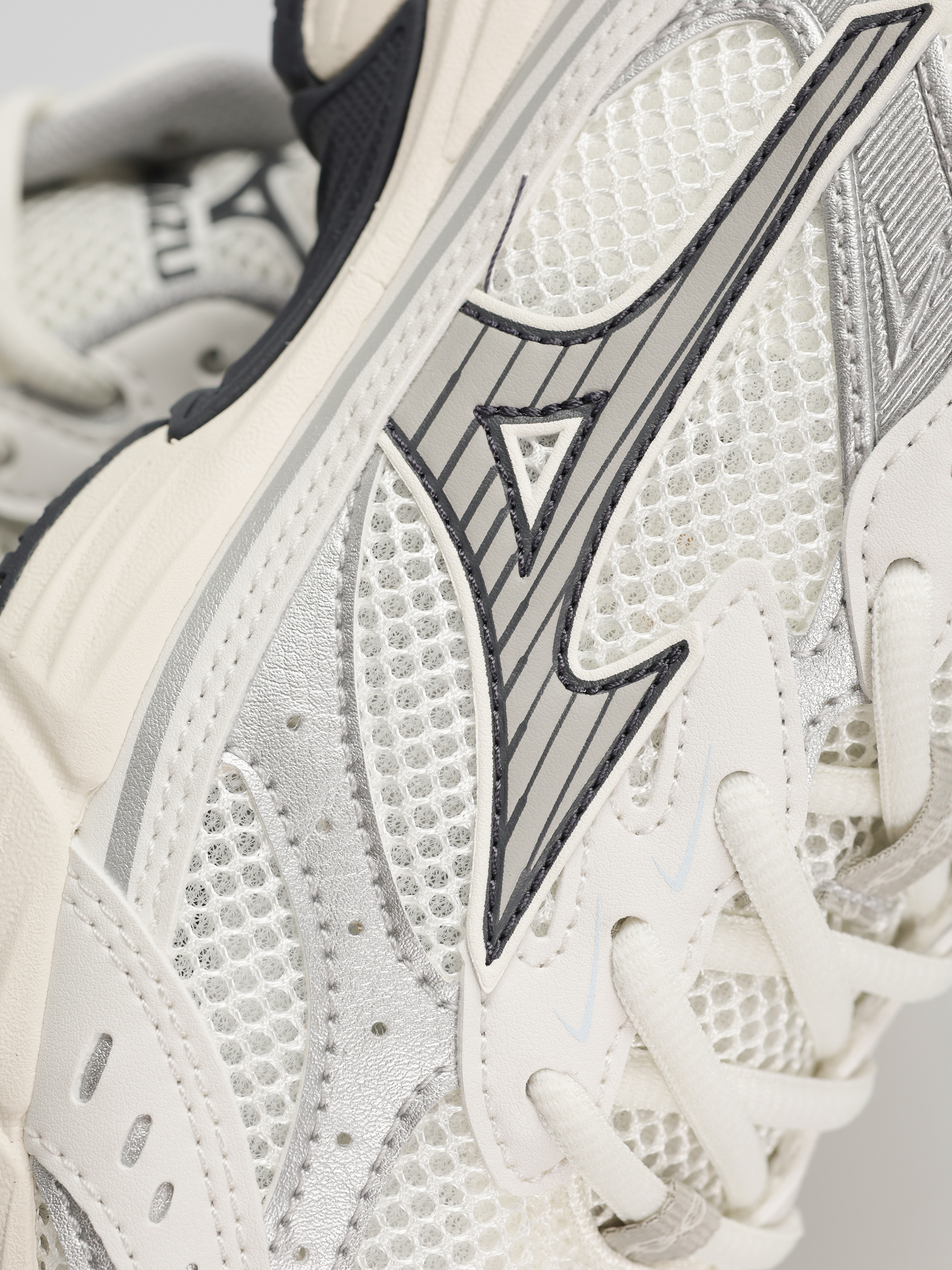 Buty Mizuno MXR Sport (snow white/harbor mist/silver)