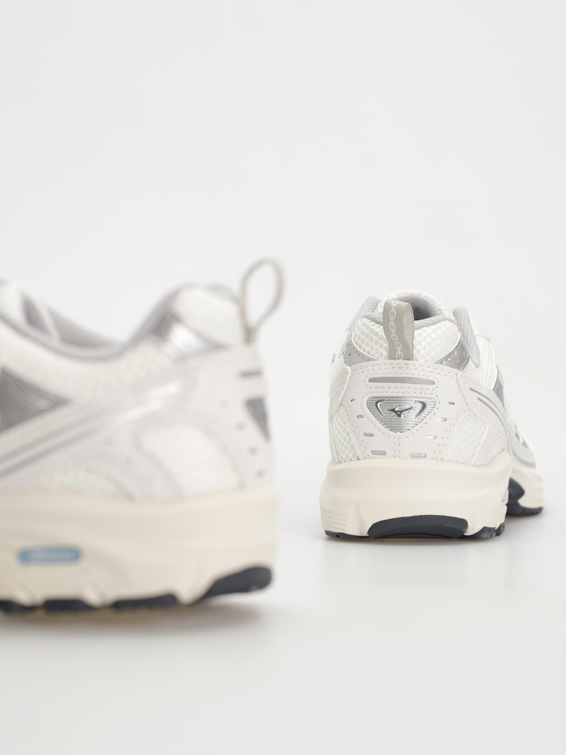 Buty Mizuno MXR Sport (snow white/harbor mist/silver)