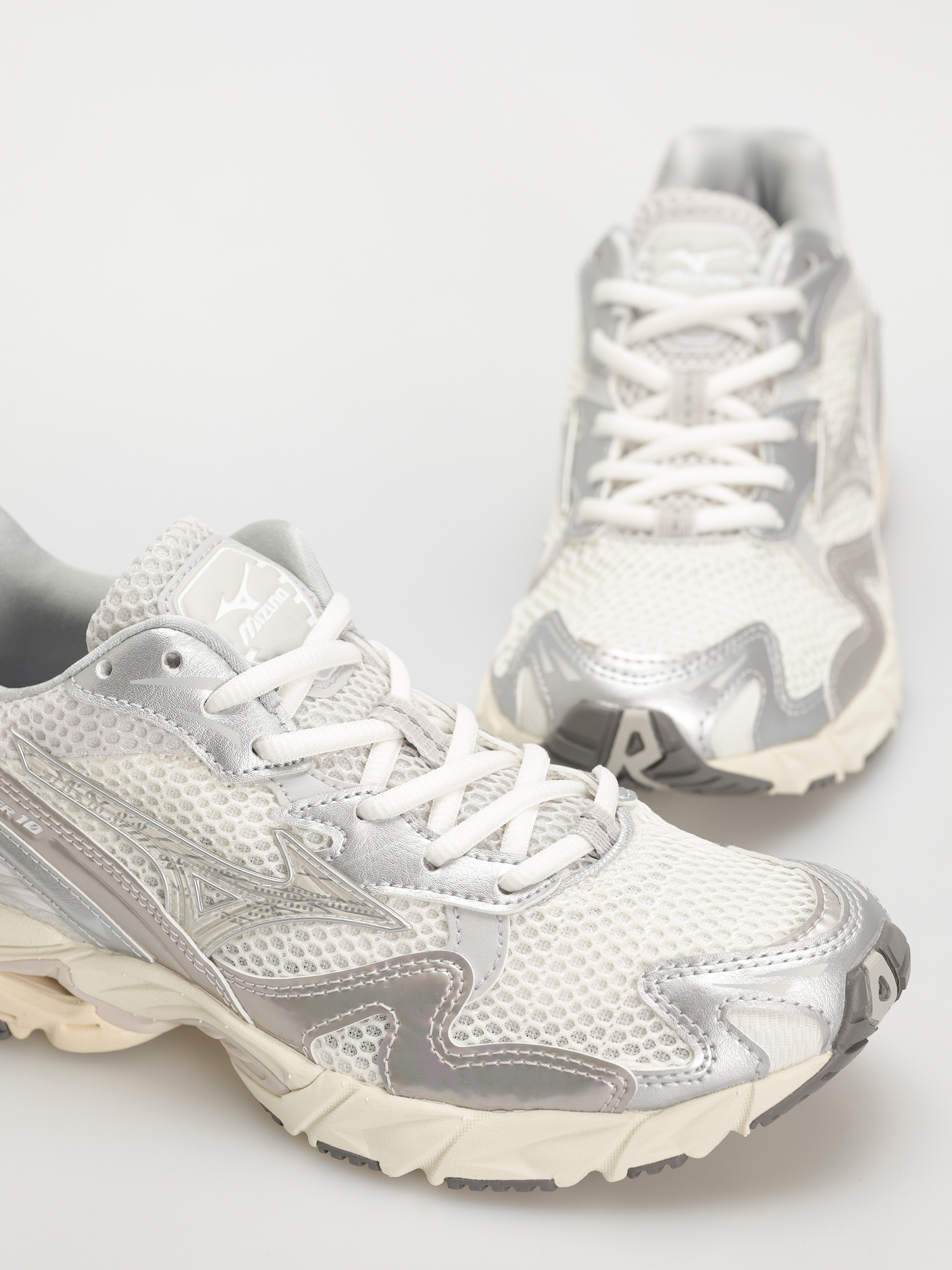 Buty Mizuno Wave Rider 10 (white/white sand/nimbus cloud)