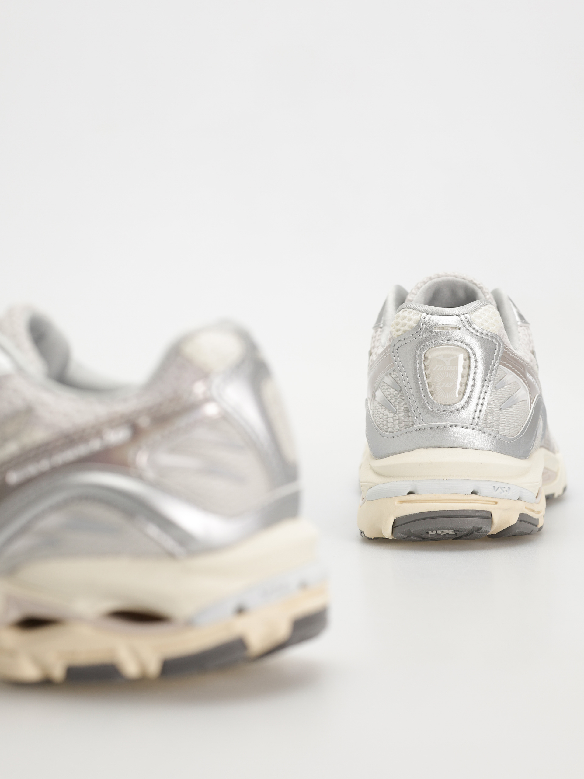 Buty Mizuno Wave Rider 10 (white/white sand/nimbus cloud)