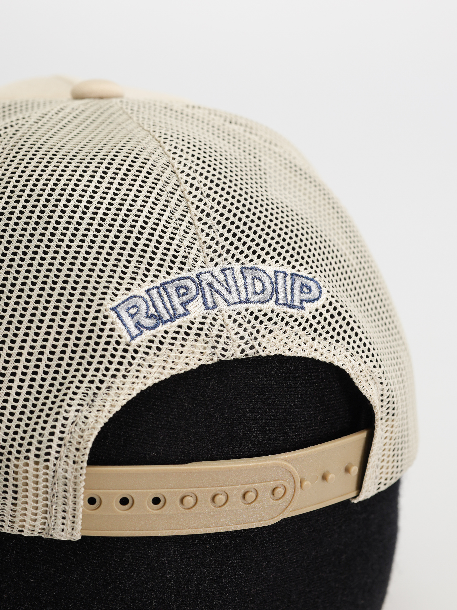 Czapka z daszkiem RipNDip Barnum Trucker (sand)