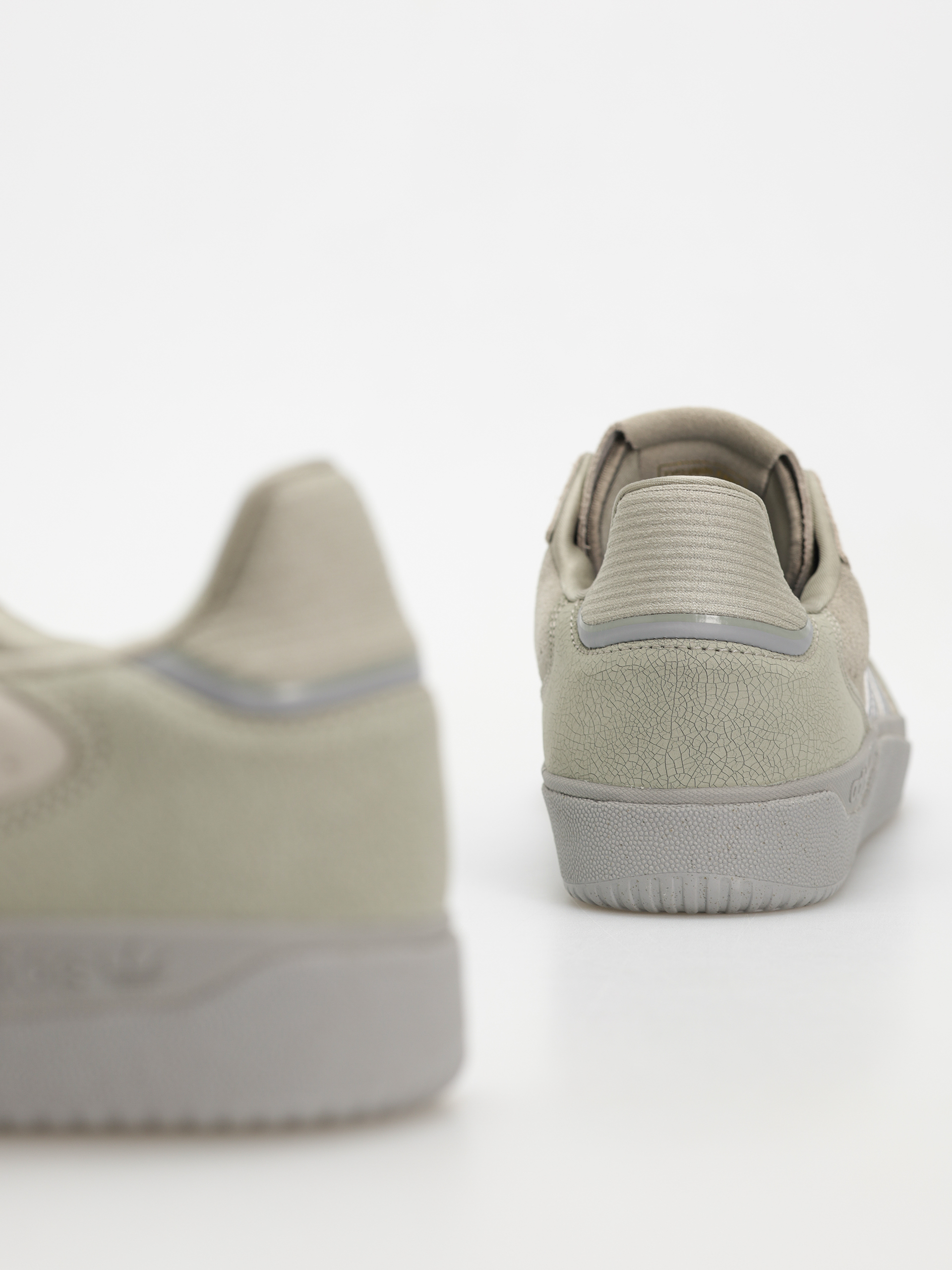 Buty adidas Tyshawn LOW (silpeb/grethr/goldmt)