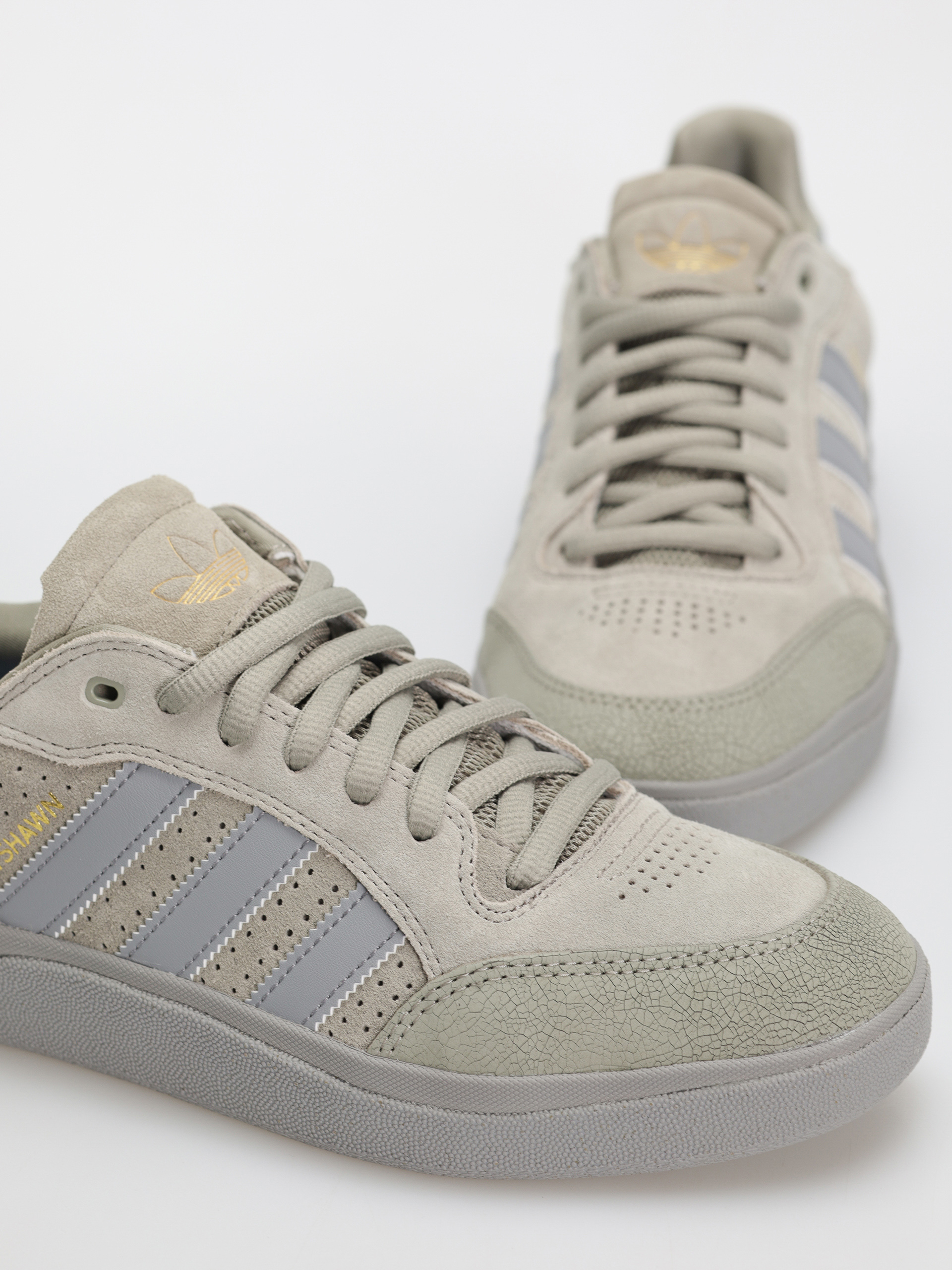 Buty adidas Tyshawn LOW (silpeb/grethr/goldmt)