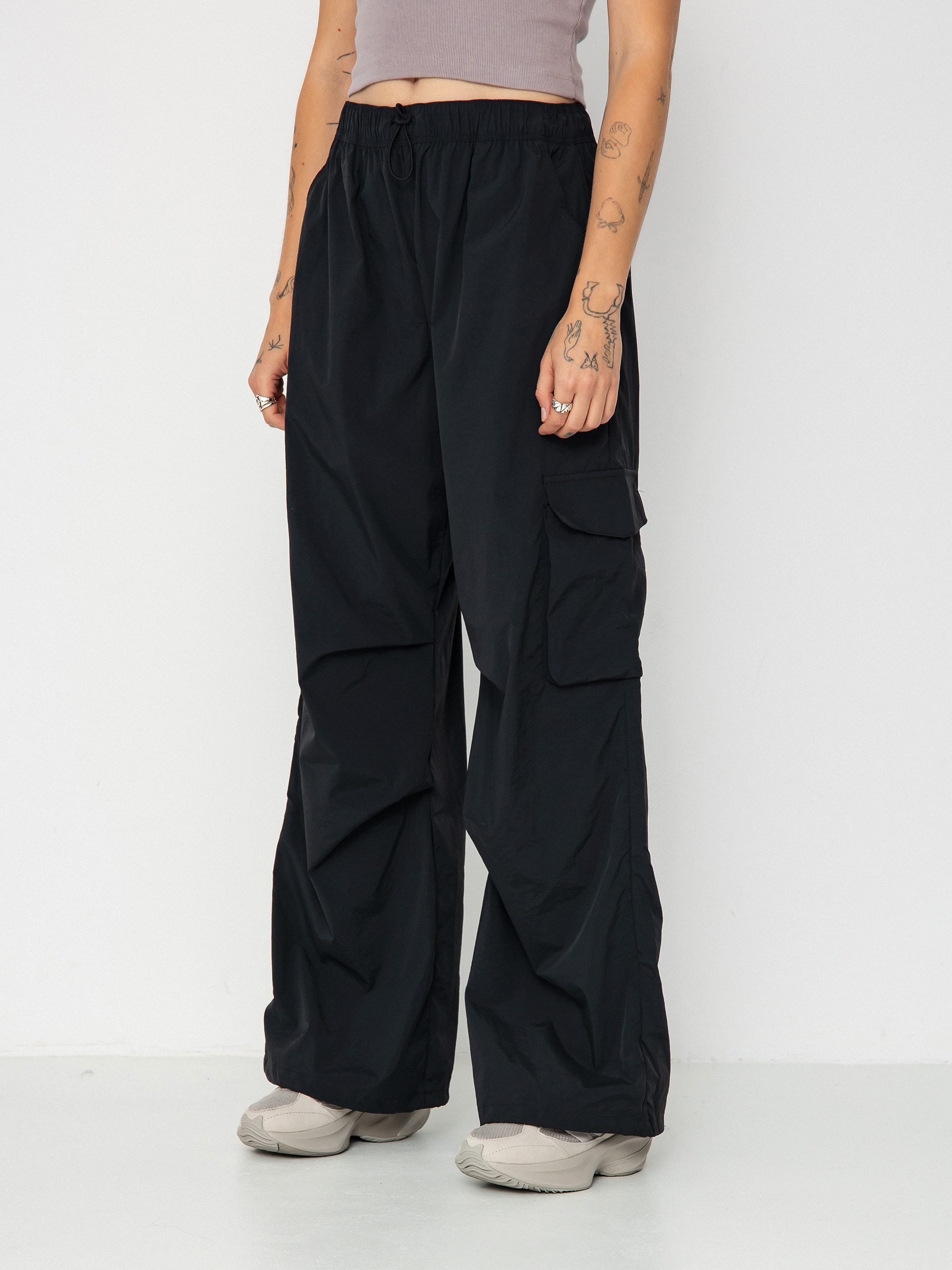 Spodnie New Balance Nylon Cargo Wmn (black)