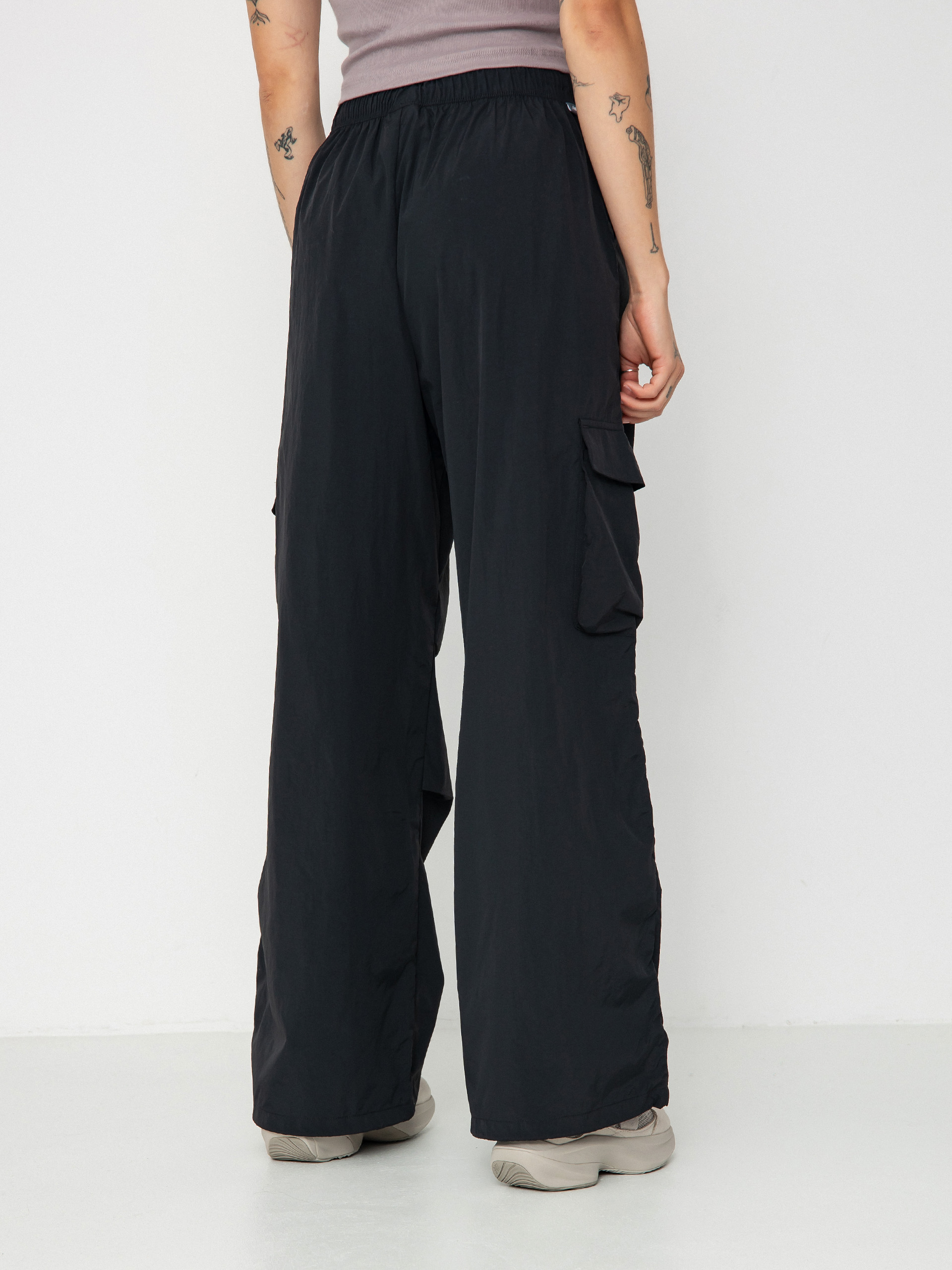 Spodnie New Balance Nylon Cargo Wmn (black)