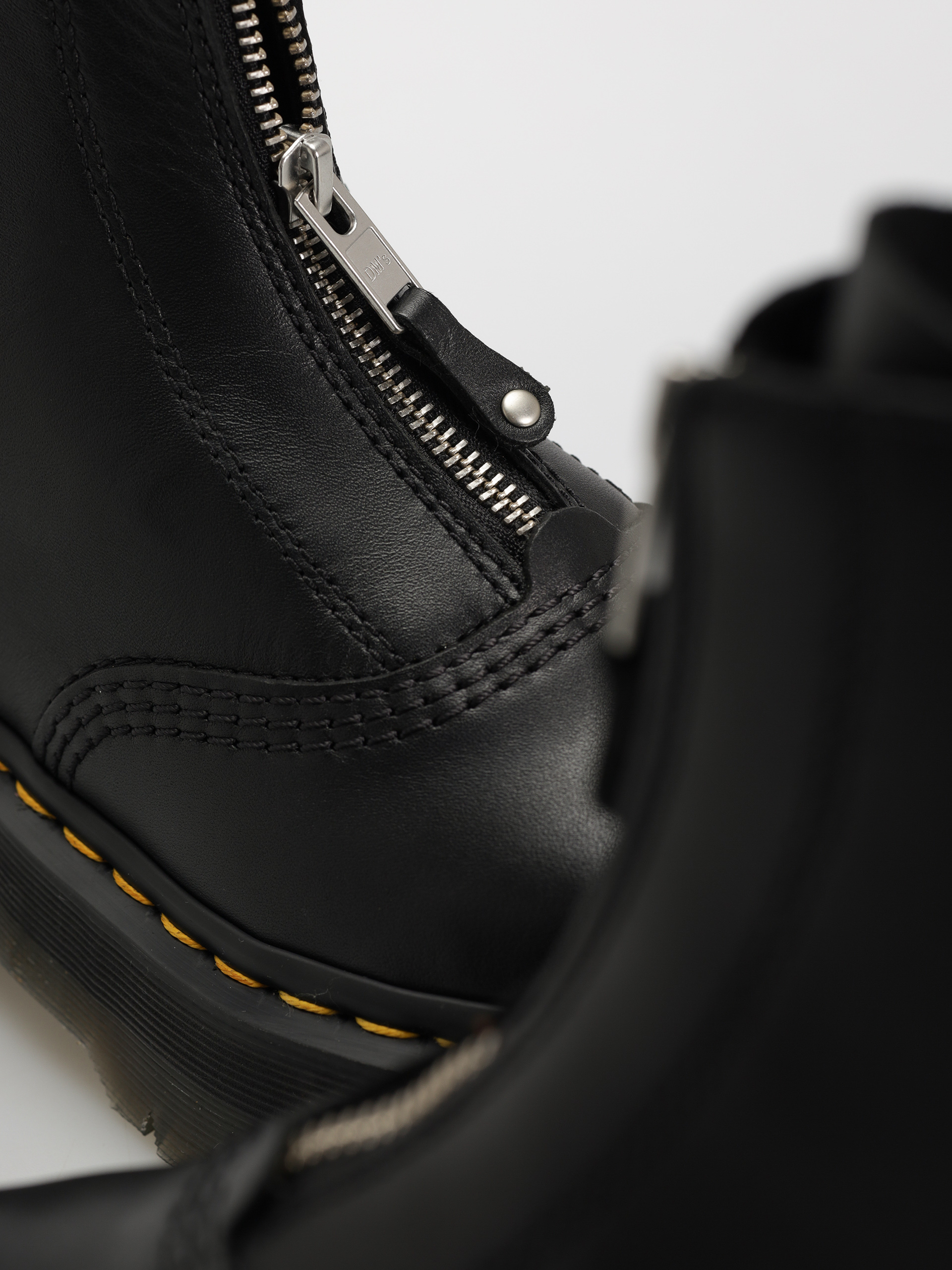 Buty Dr. Martens Jetta Wmn (black sendal)