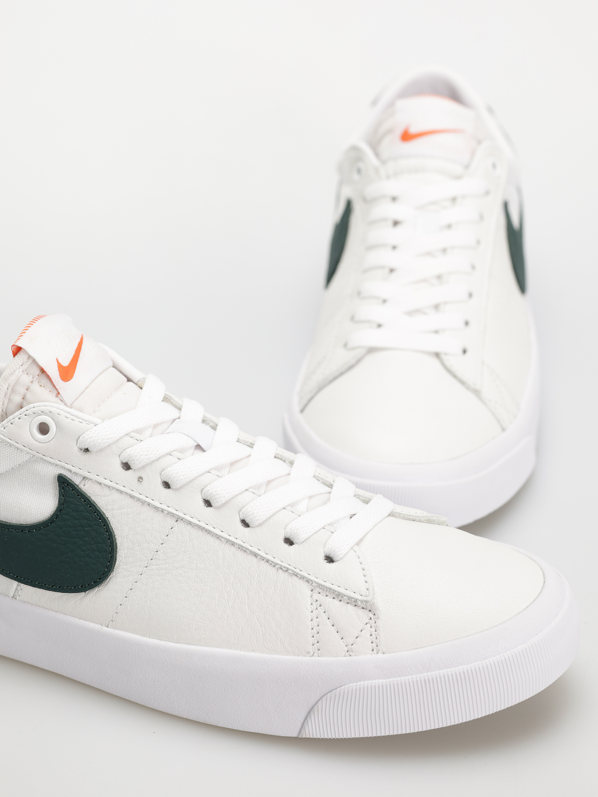 Buty Nike SB Zoom Blazer Low Pro Gt Iso (white/pro green white pro green)