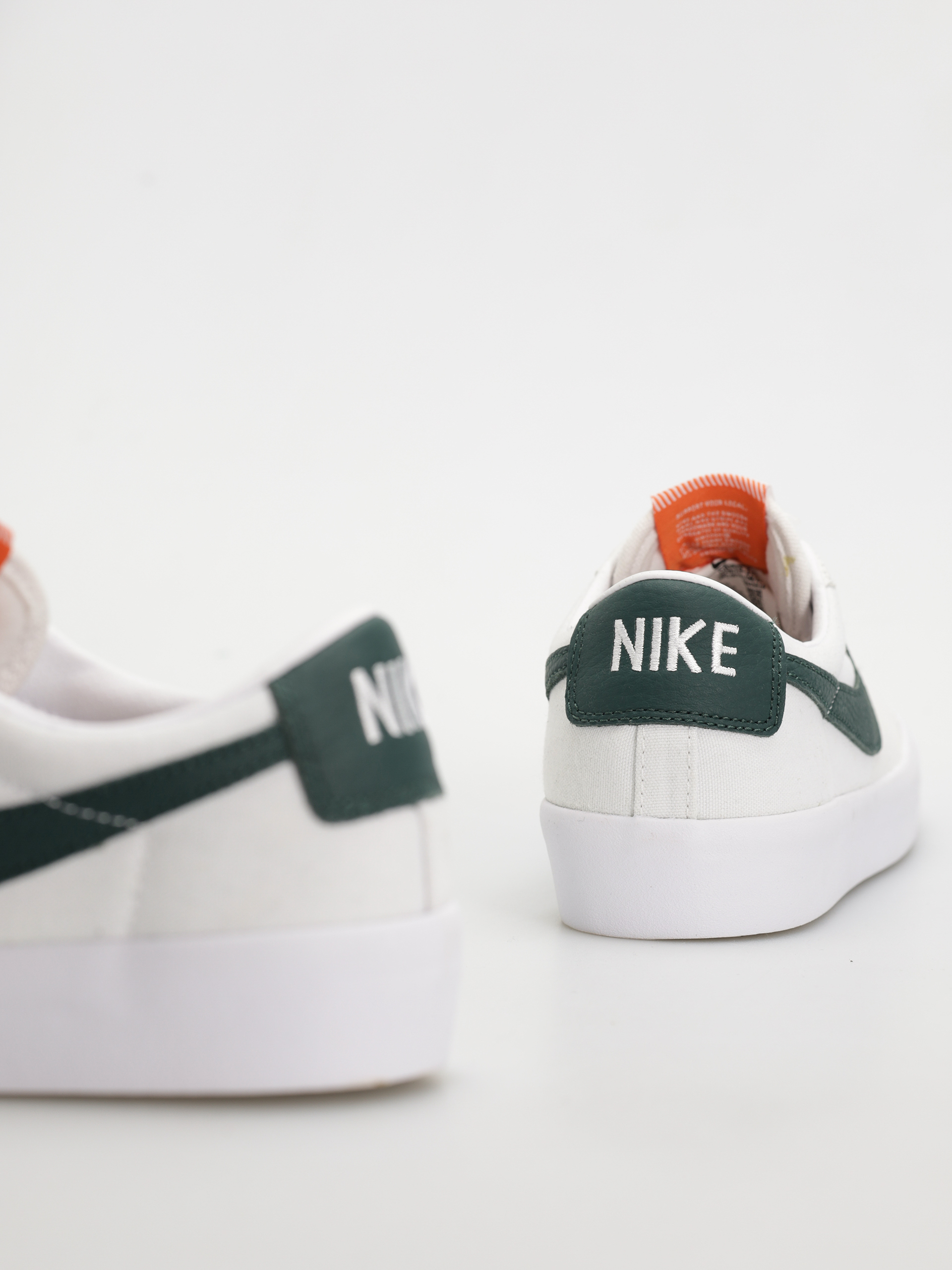 Buty Nike SB Zoom Blazer Low Pro Gt Iso (white/pro green white pro green)