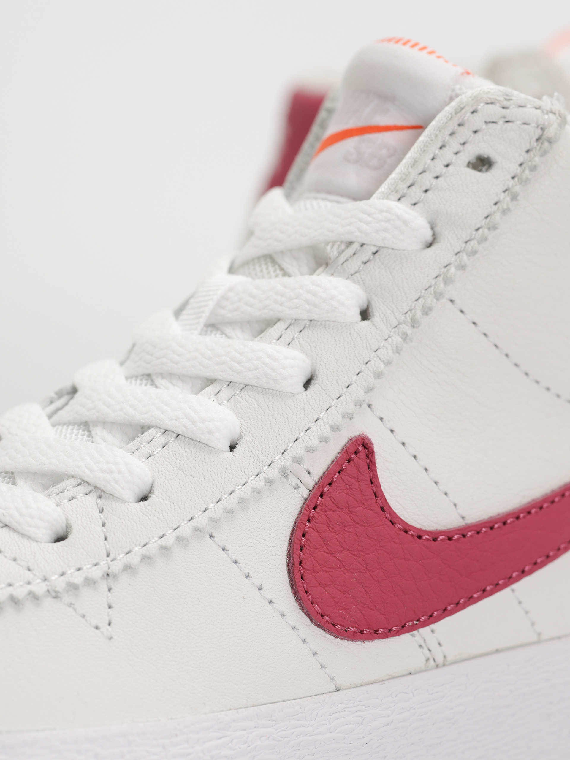Buty Nike SB Bruin Hi Iso Wmn (white/sweet beet white sweet beet)