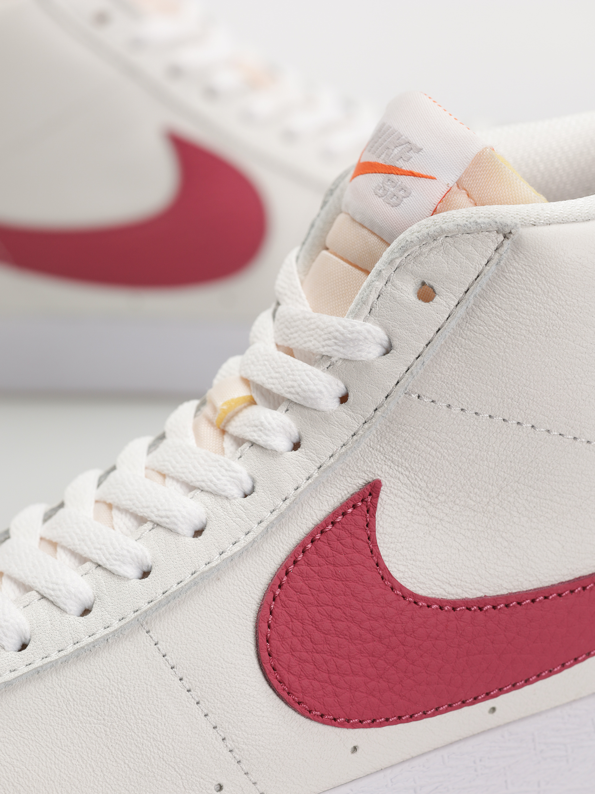 Buty Nike SB Zoom Blazer Mid Iso (white/sweet beet white sweet beet)