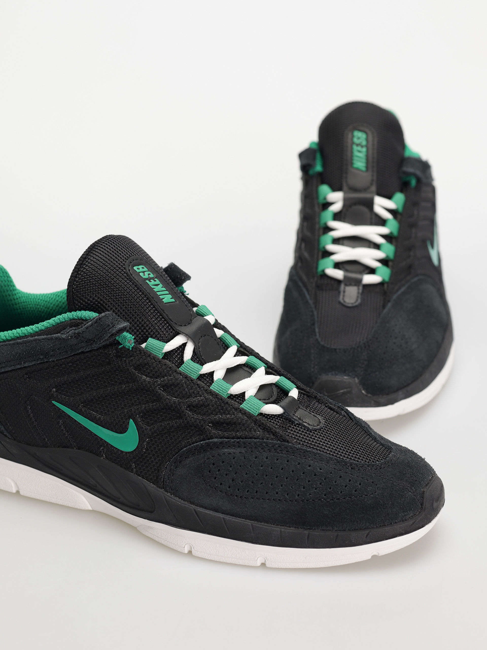 Buty Nike SB Vertebrae (black/malachite black summit white)