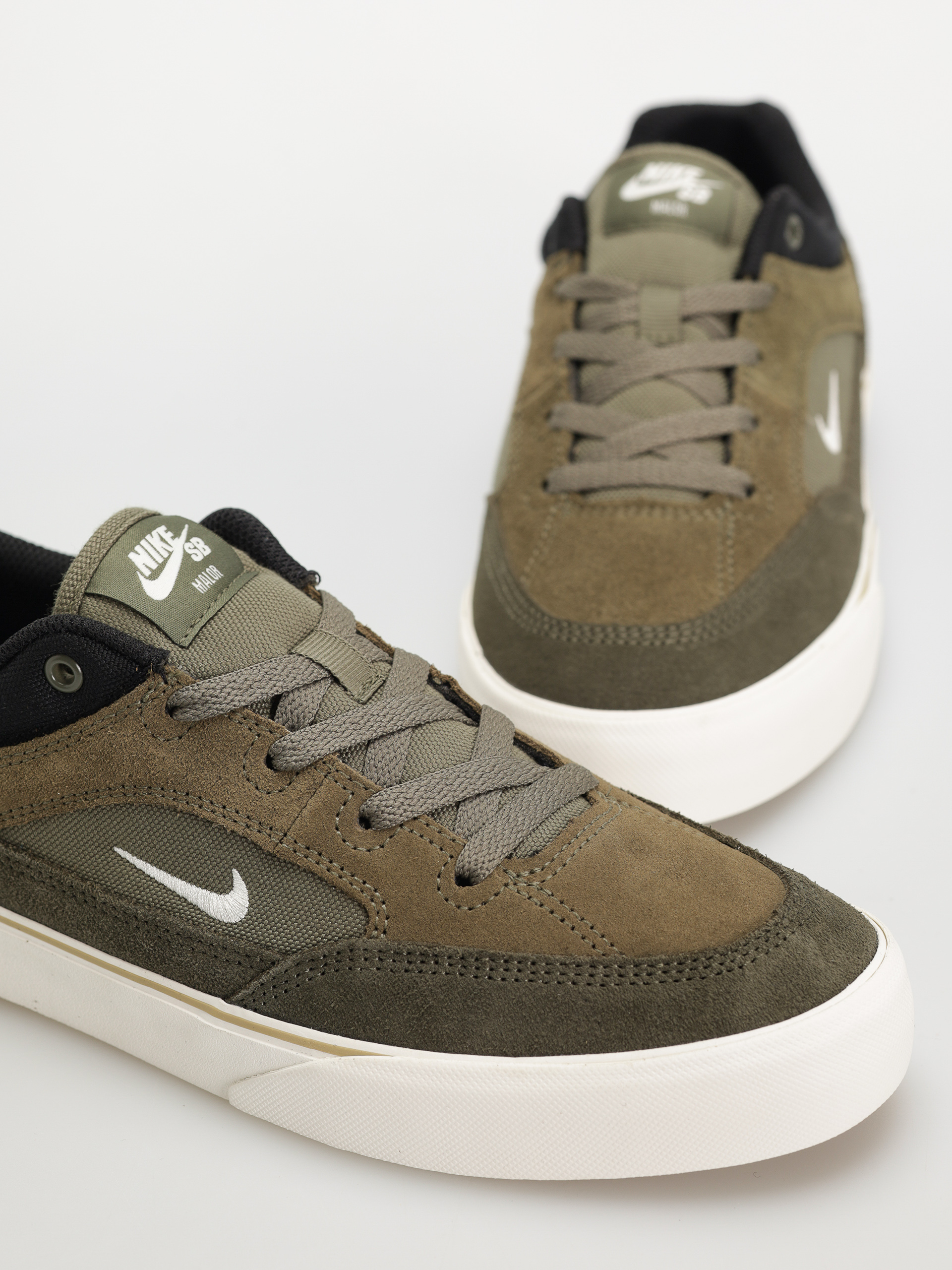 Buty Nike SB Malor (medium olive/sail cargo khaki black)