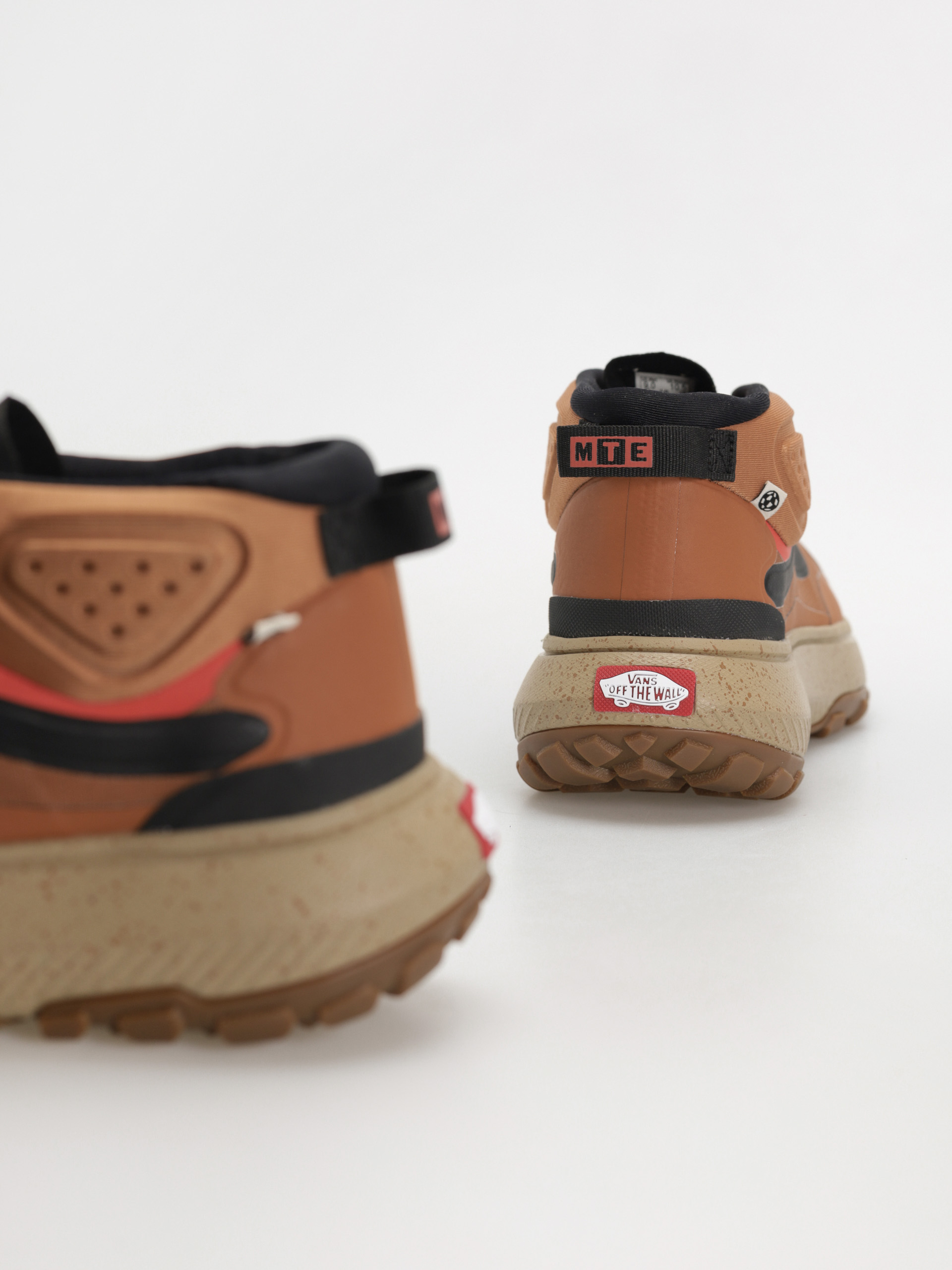 Buty Vans Crosspath Mid MTE (glazed ginger)