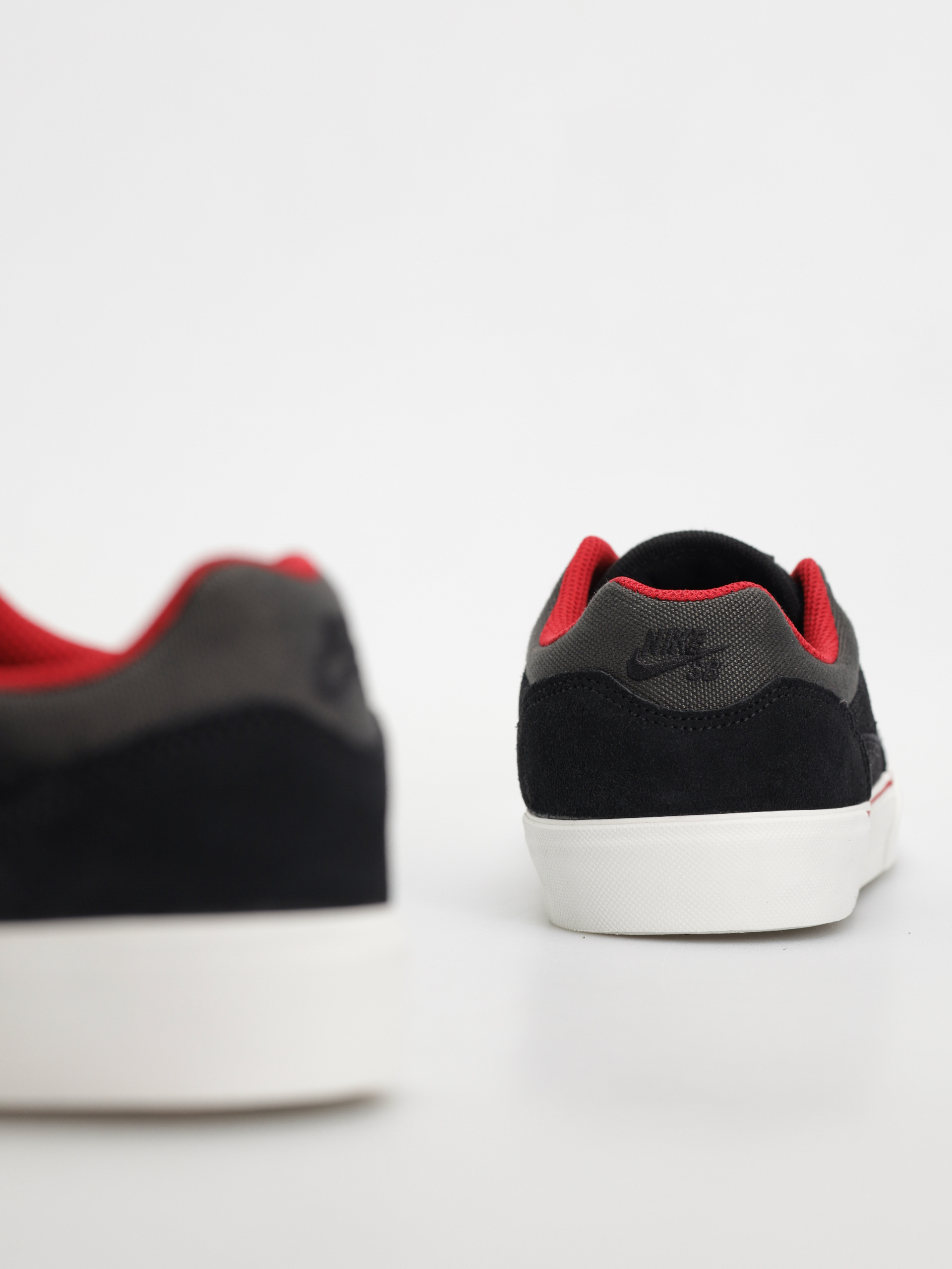 Buty Nike SB Malor (black/gym red black anthracite)