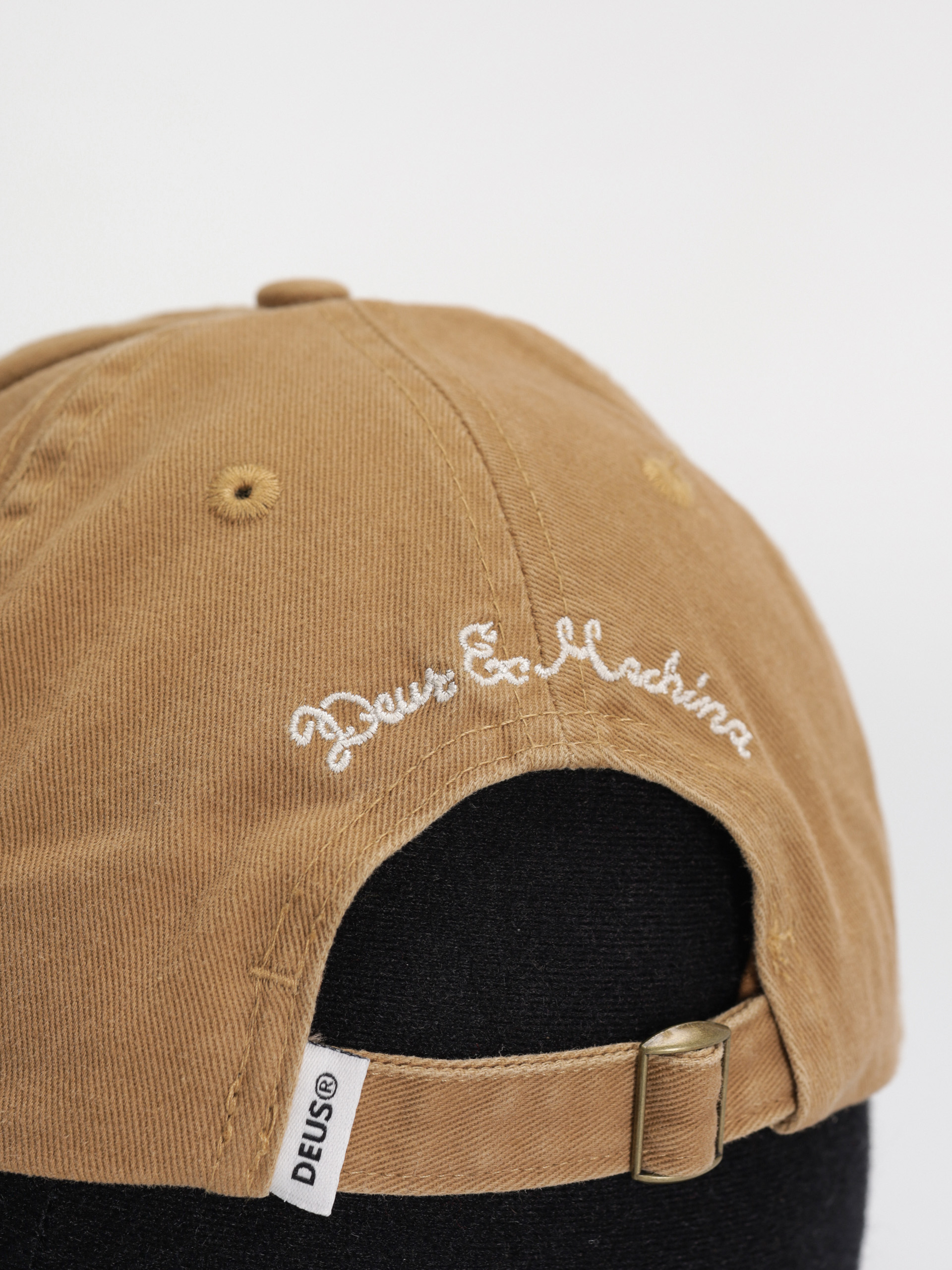 Czapka z daszkiem Deus Ex Machina Shield Standard (dijon)