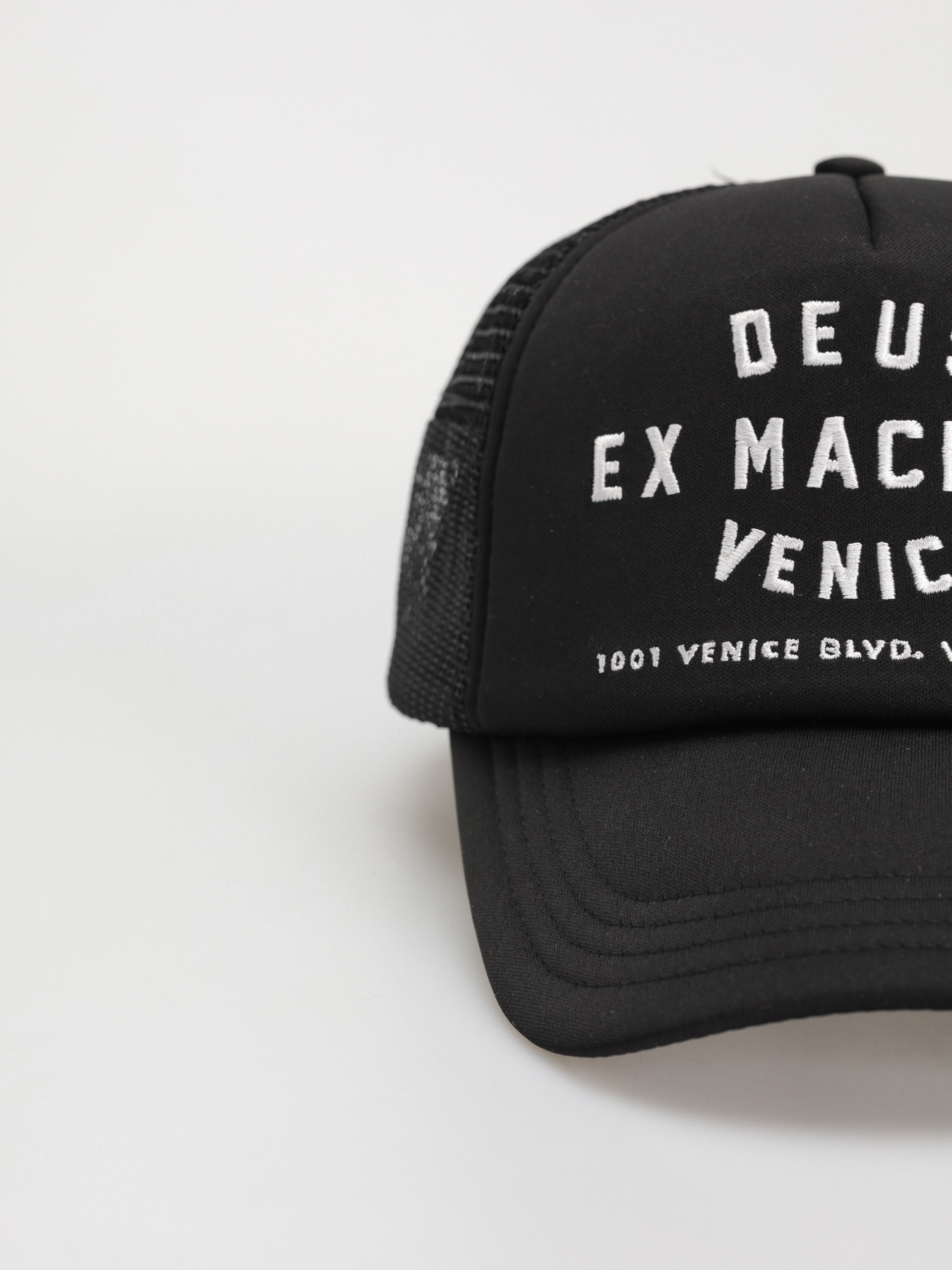 Czapka z daszkiem Deus Ex Machina Venice Address Trucker (black)