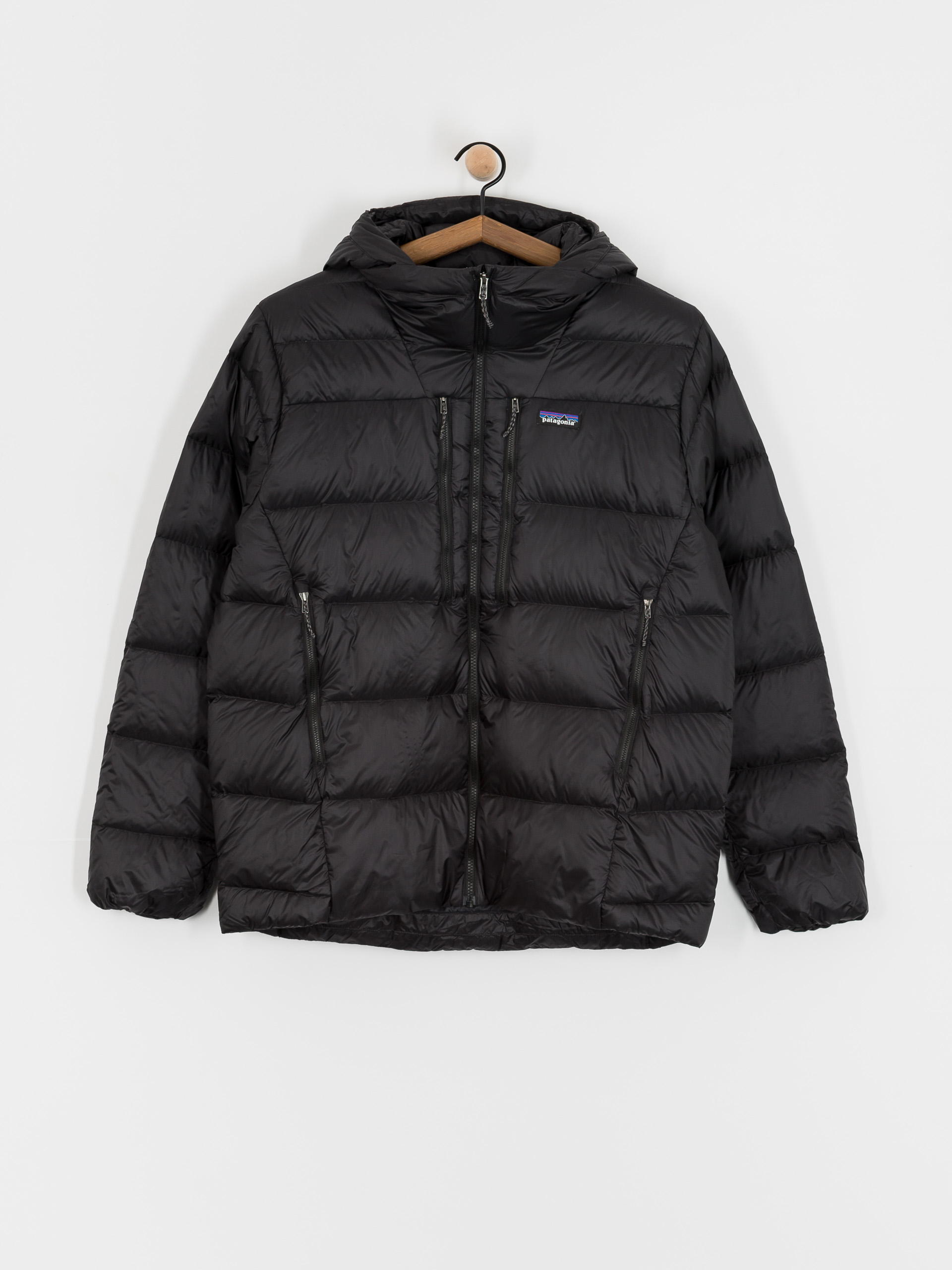 patagonia ダウンジャケット/ダウンベスト 黒 3500625L0007 パタゴニア」の黒ダウンのBEST1は？ 服好きモデルが試着＆本音