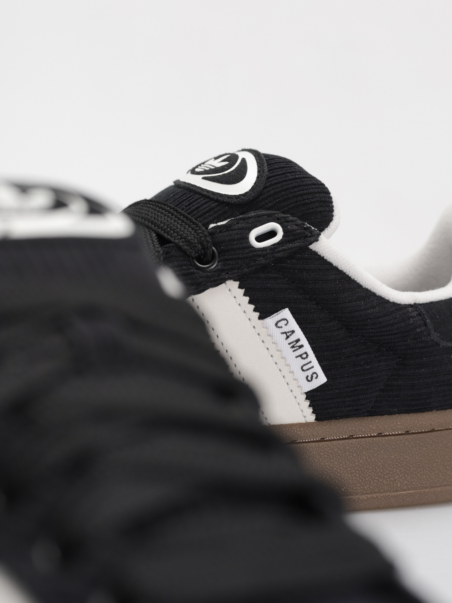 Buty adidas Campus 00s (cblack/crywht/gum5)