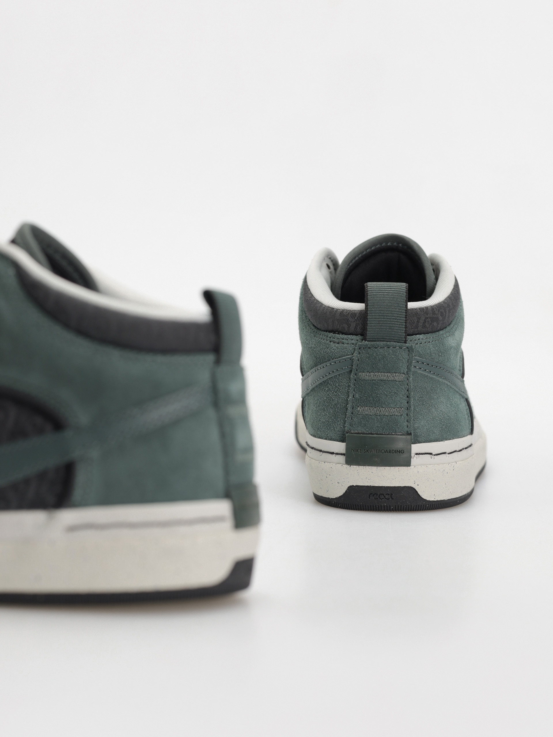 Buty Nike SB React Leo (vintage green/vintage green black)