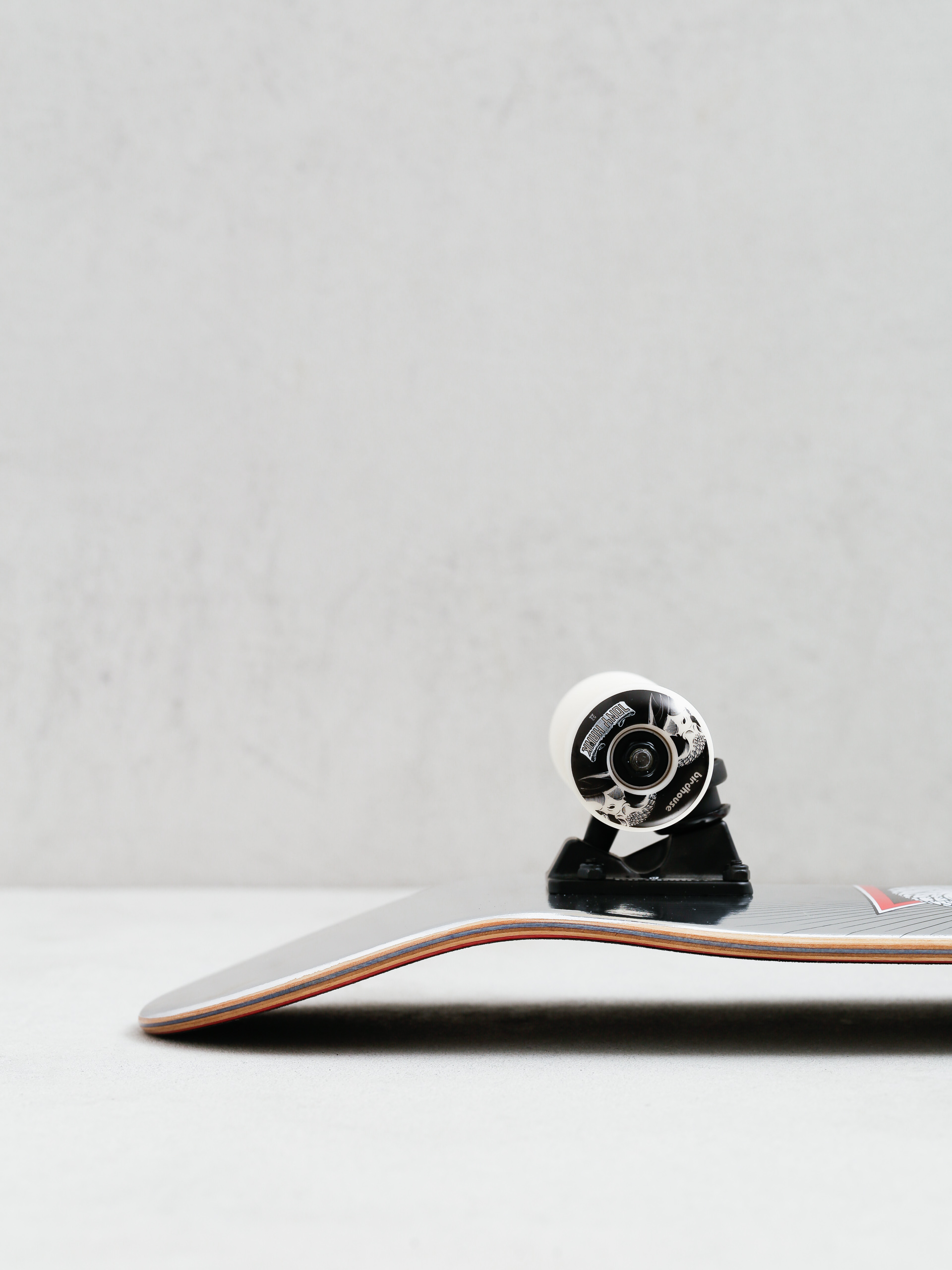 Deskorolka Birdhouse Hawk Skull 2 Chrome (silver foil)