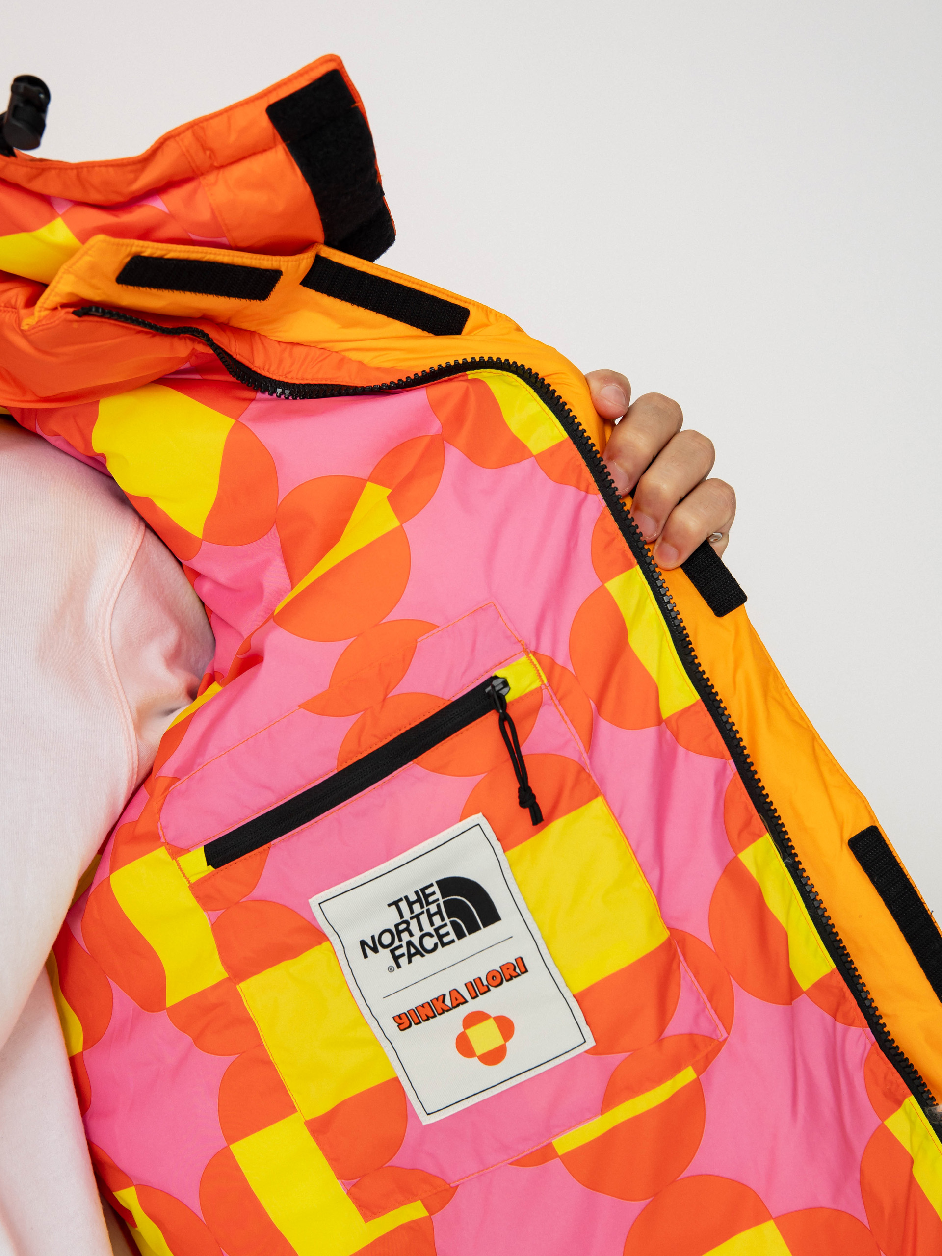 Kurtka The North Face X Yinka Ilori Down Puffer (red orange/apricot glaz)