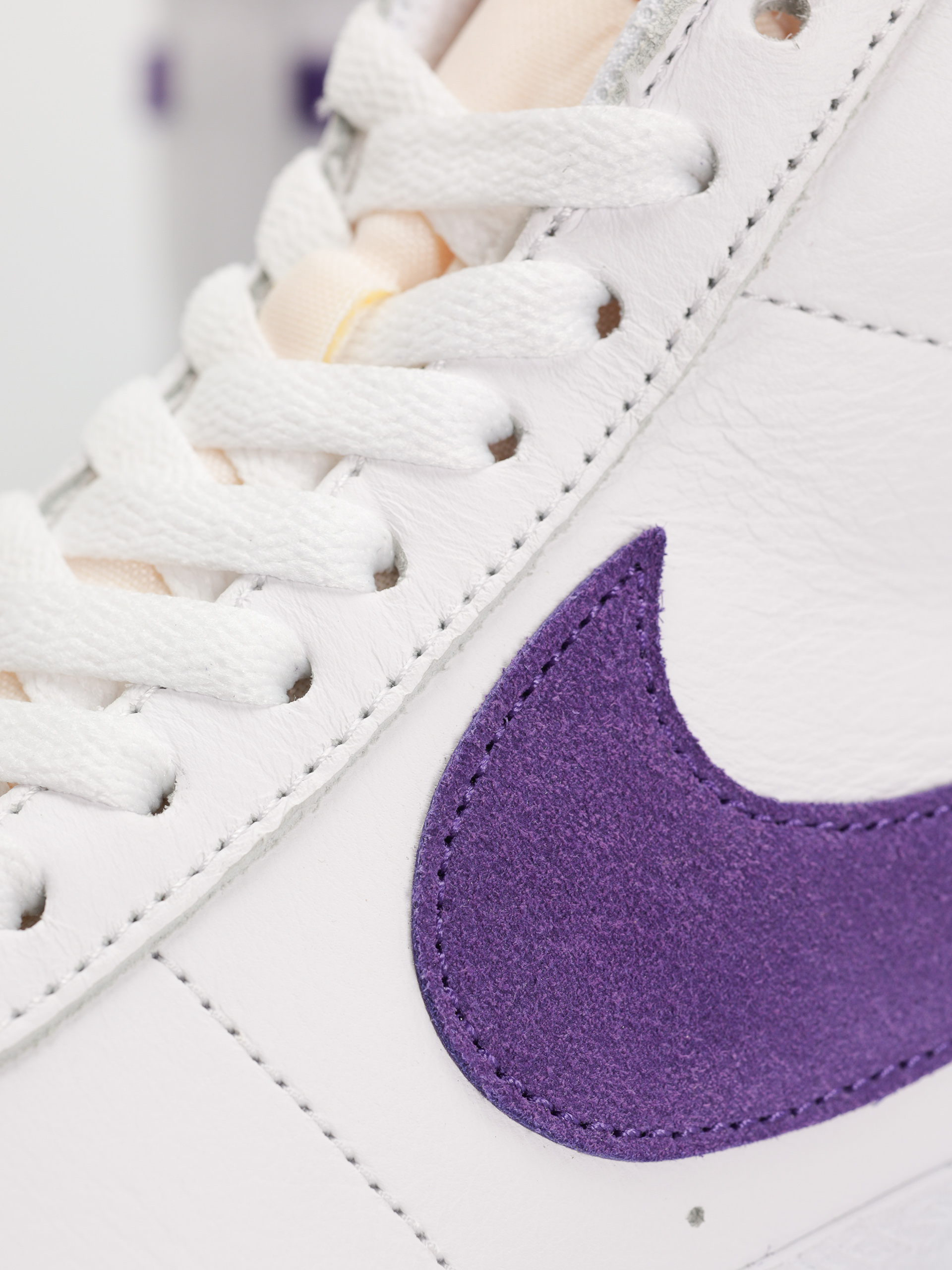 Buty Nike SB Zoom Blazer Mid (white/court purple white gum light brown)