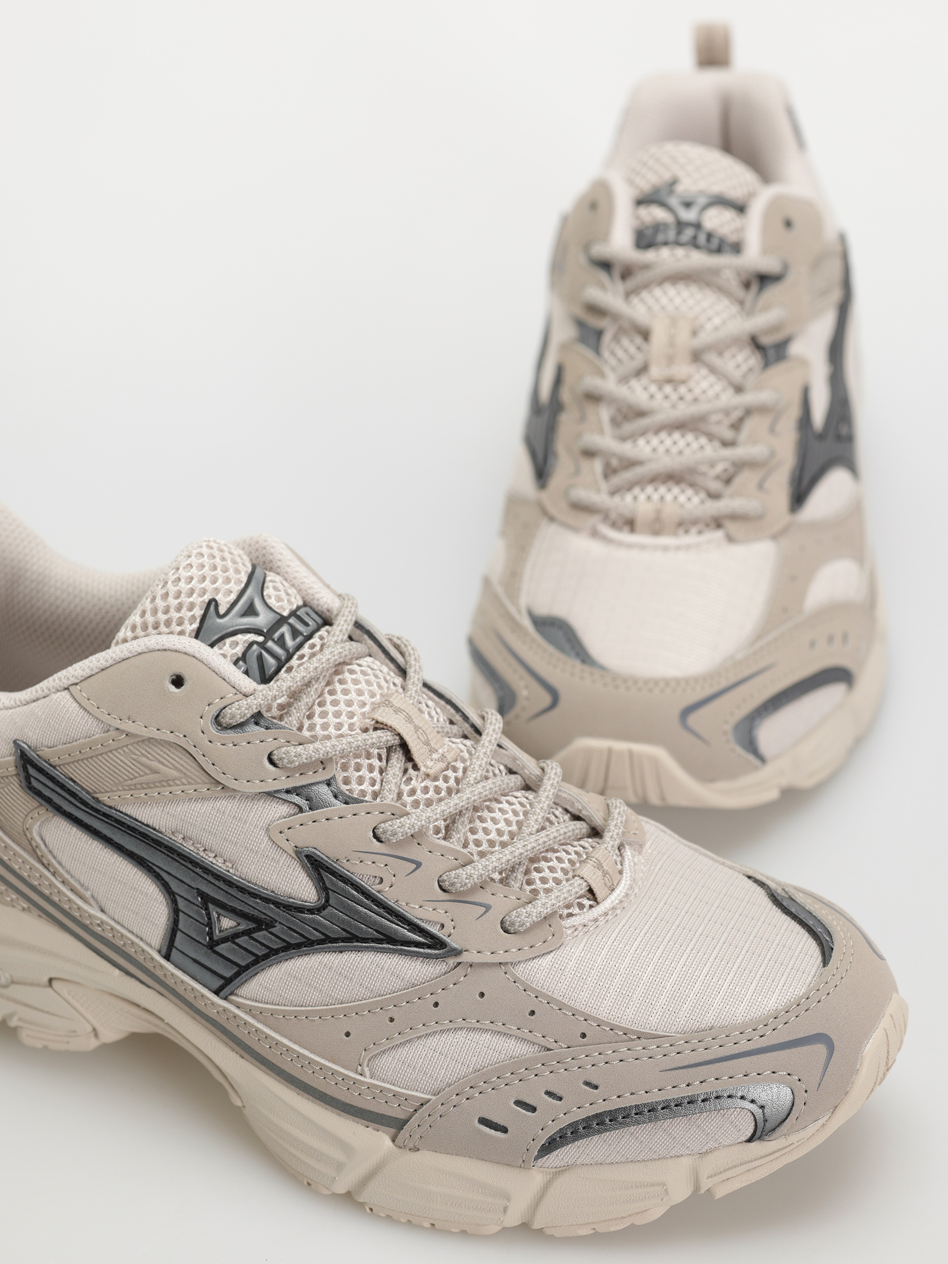 Buty Mizuno MXR Tech (silver cloud/metallic gray/vintage khaki)