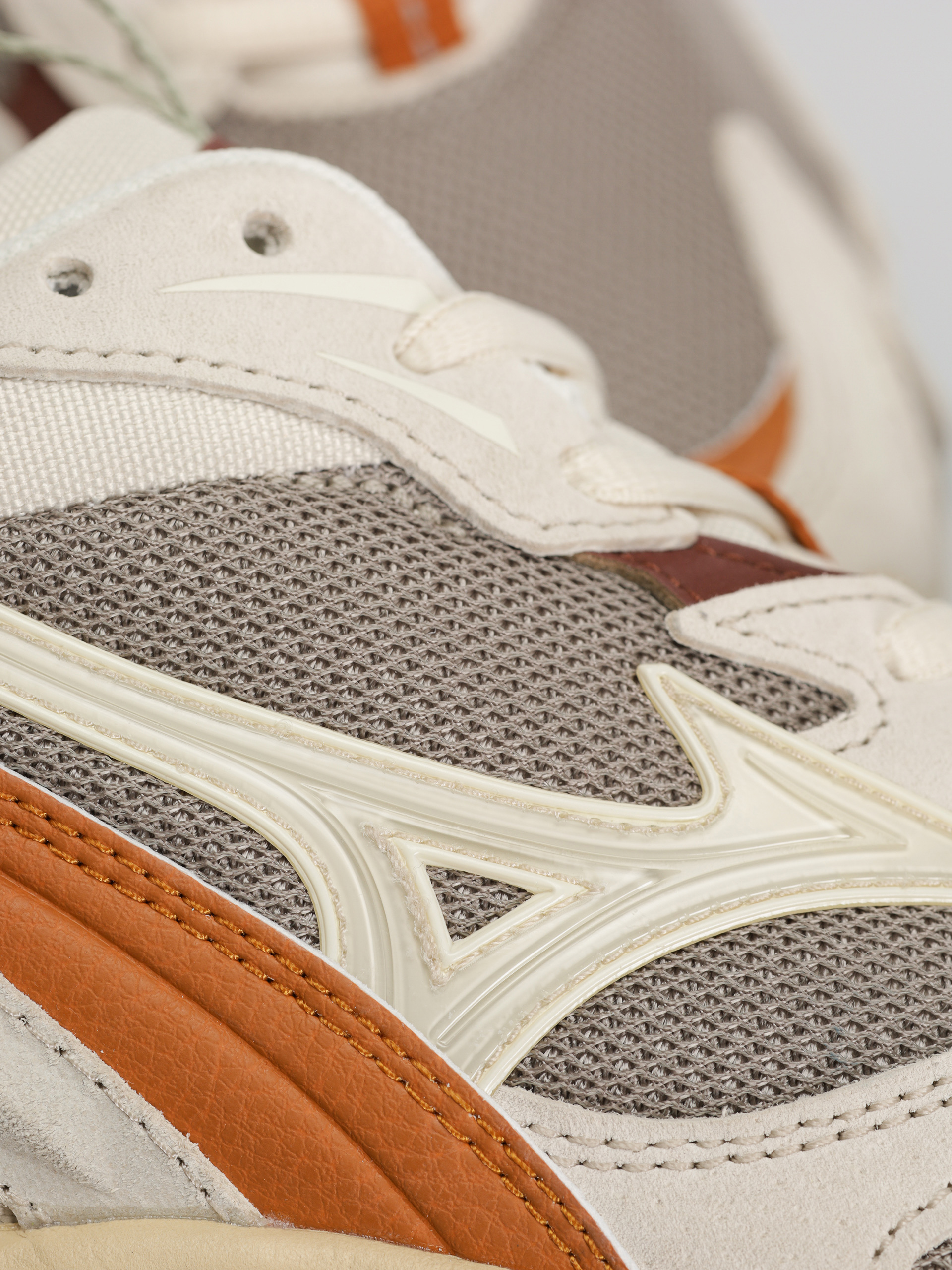 Buty Mizuno Wave Rider 10 Premium (vintage khaki/summer sand/pumpkin spice)