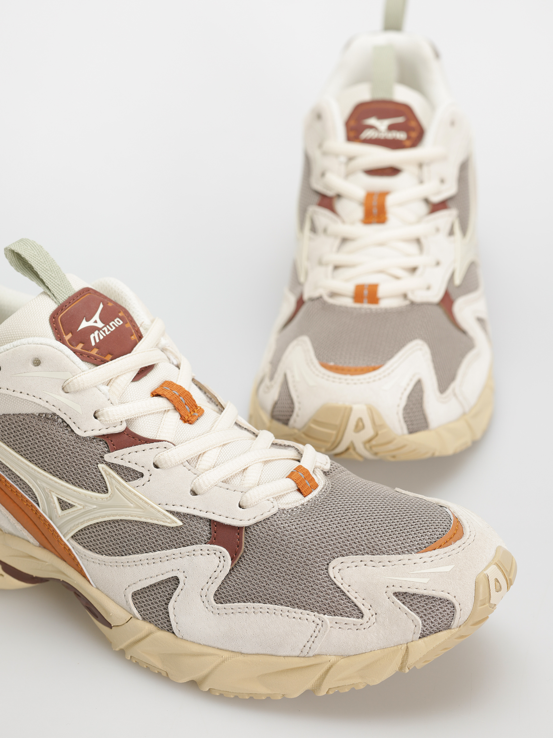 Buty Mizuno Wave Rider 10 Premium (vintage khaki/summer sand/pumpkin spice)