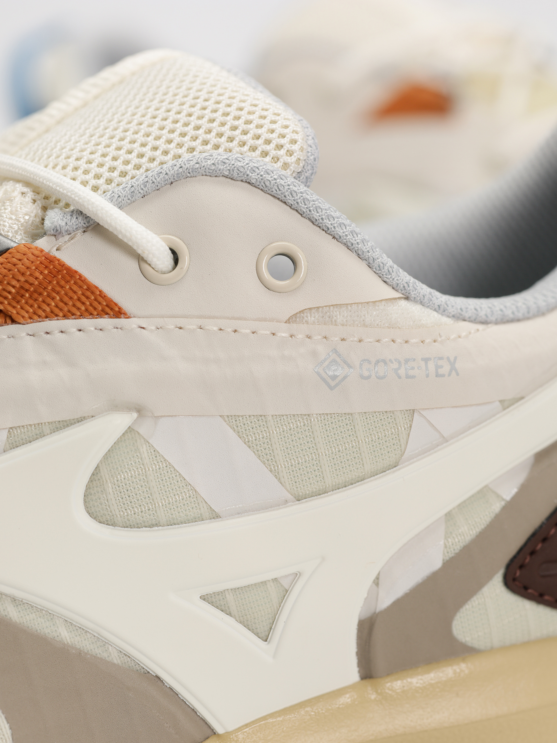 Buty Mizuno Wave Mujin TL GTX (summer sand/pristine/chicory coffee)