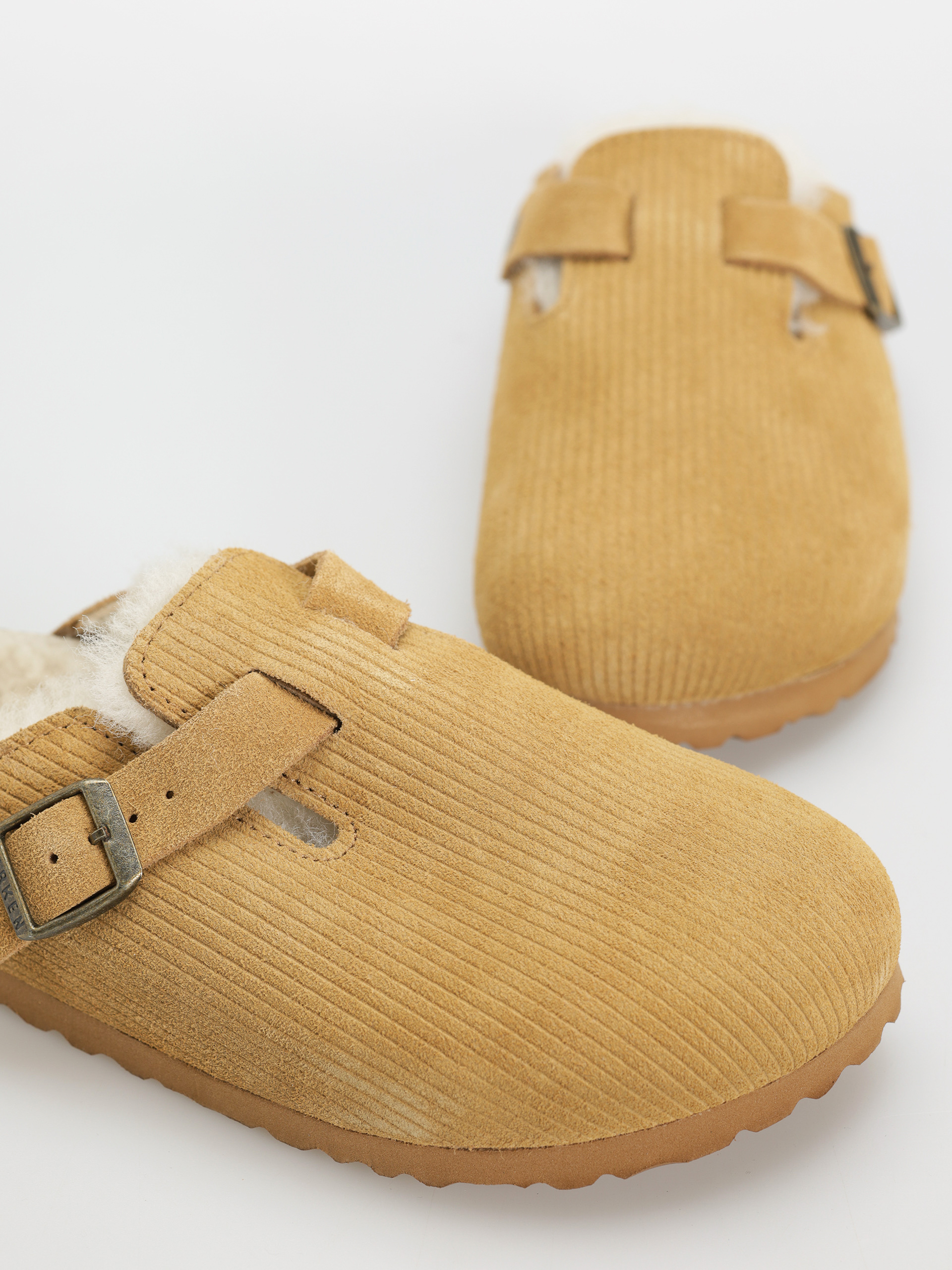 Klapki Birkenstock Boston VL Fell Suede Leather Fur Narrow Wmn (corduroy cork brown)