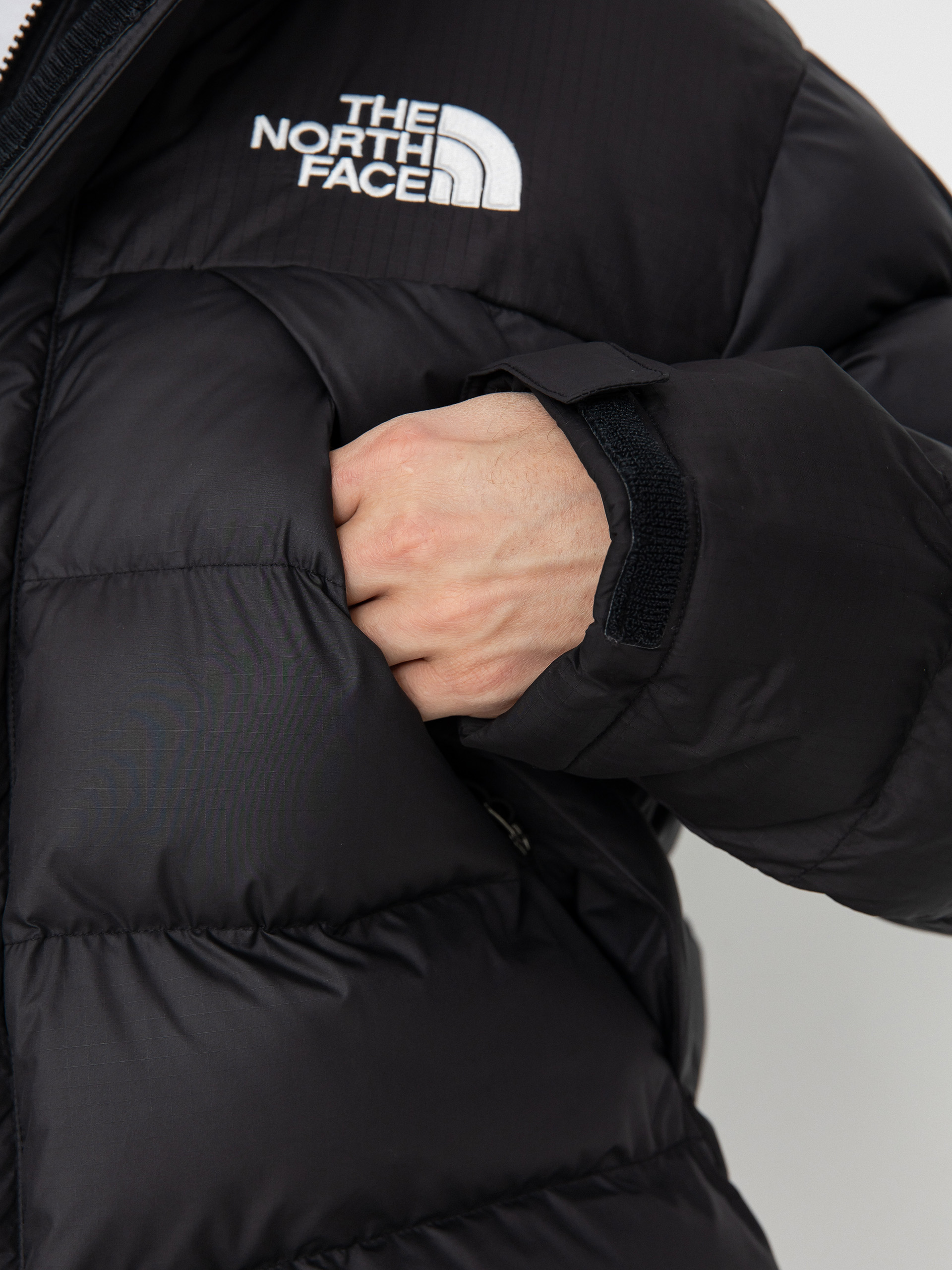 Kurtka The North Face Limbara Insulated Parka (tnf black)