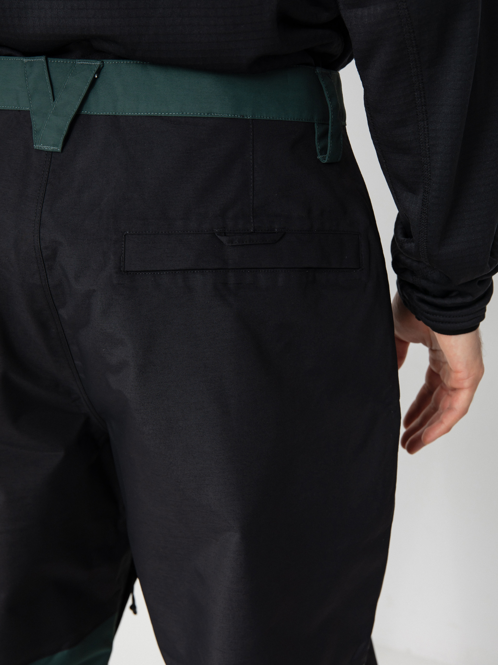 Męskie Spodnie snowboardowe Vans Mte Hellbound (black/green gables)