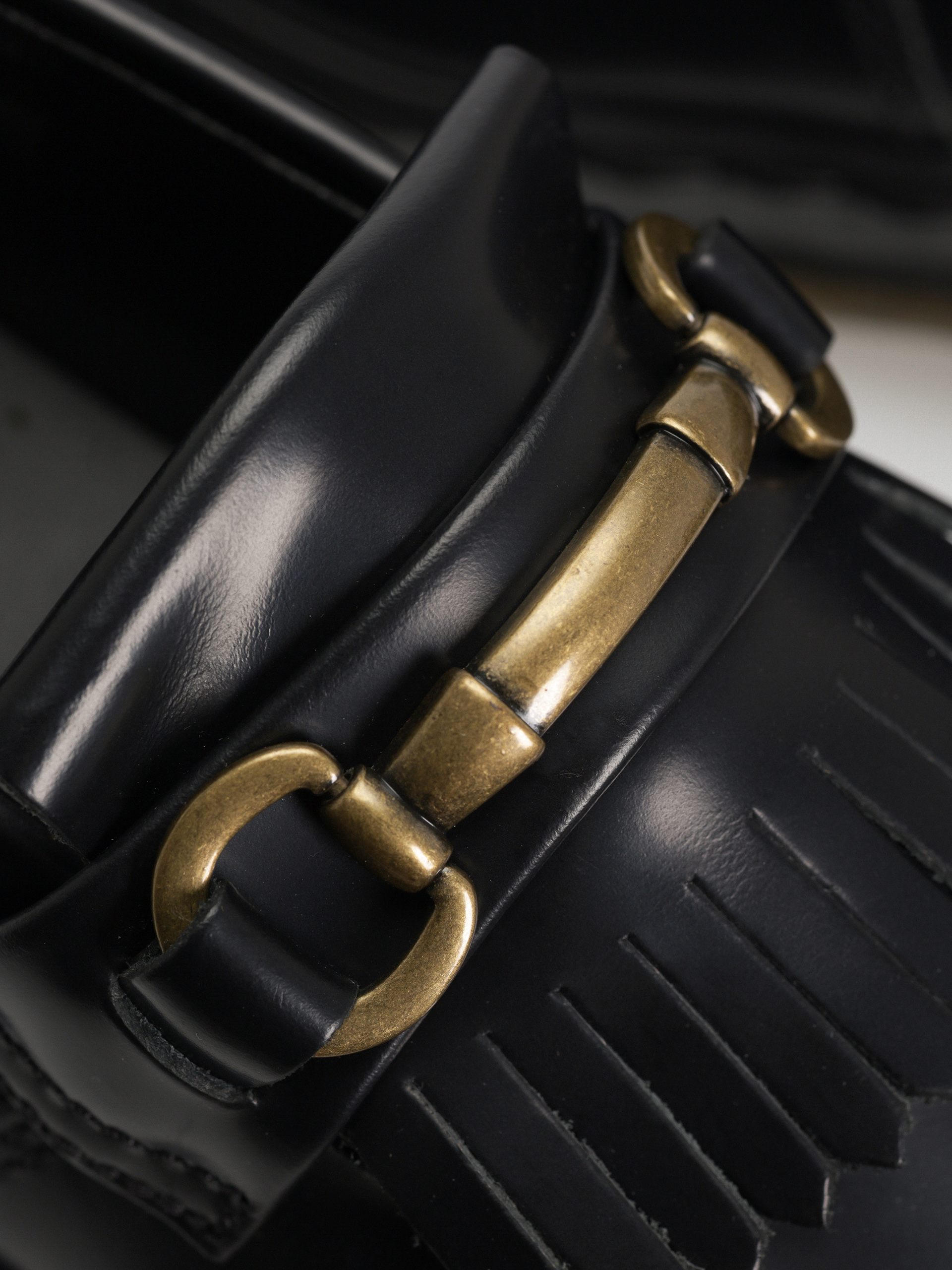 Buty Dr. Martens Adrian Snaffle Wmn (black polished smooth)