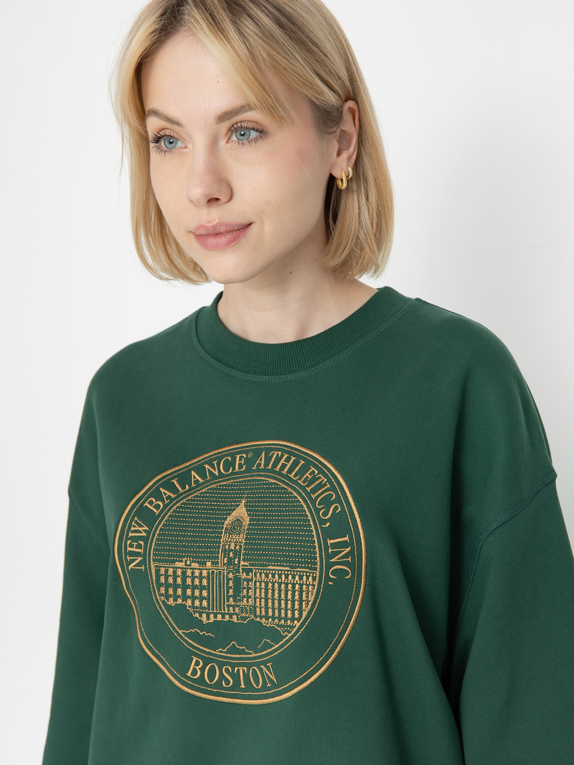 Bluza New Balance Athletics French Terry Oversized Crest Crew Wmn (nightwatch green)