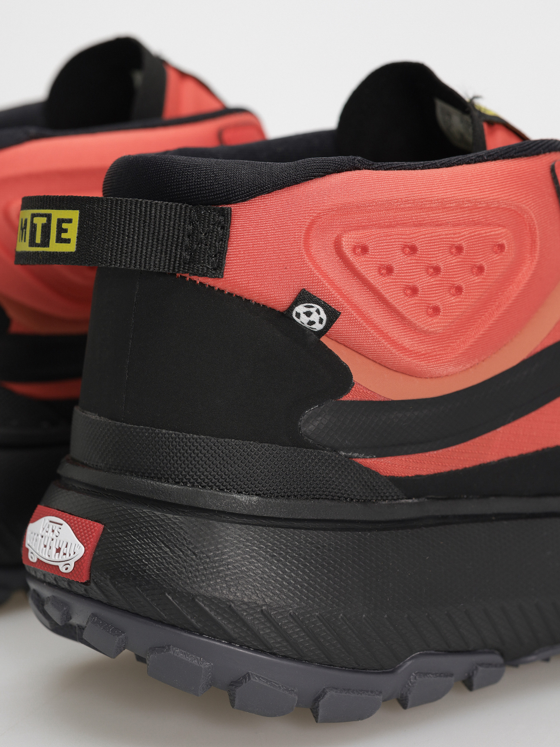 Buty Vans Crosspath Mid MTE (orange/black)