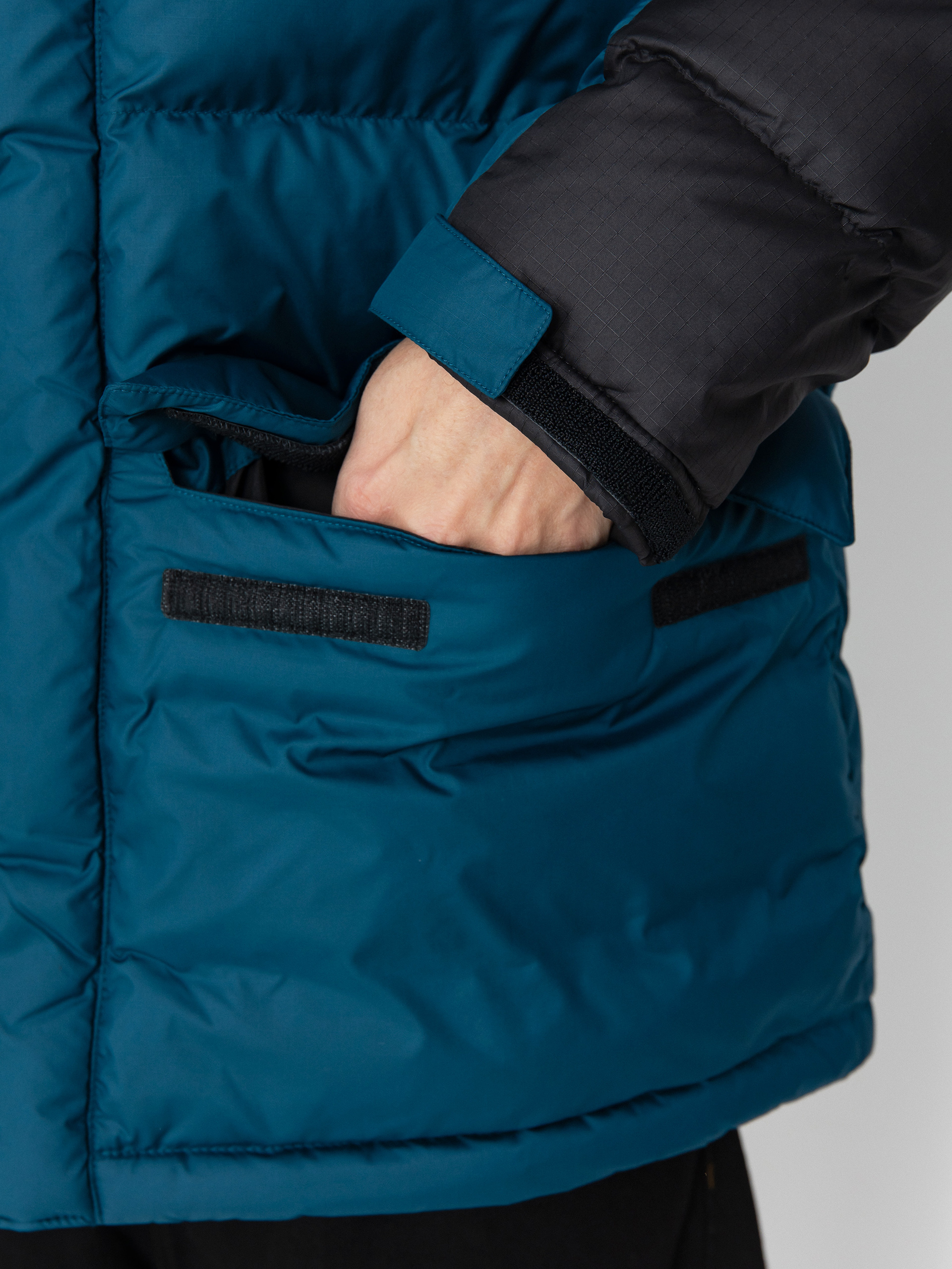 Kurtka The North Face Limbara Insulated Parka (midnight petrol)