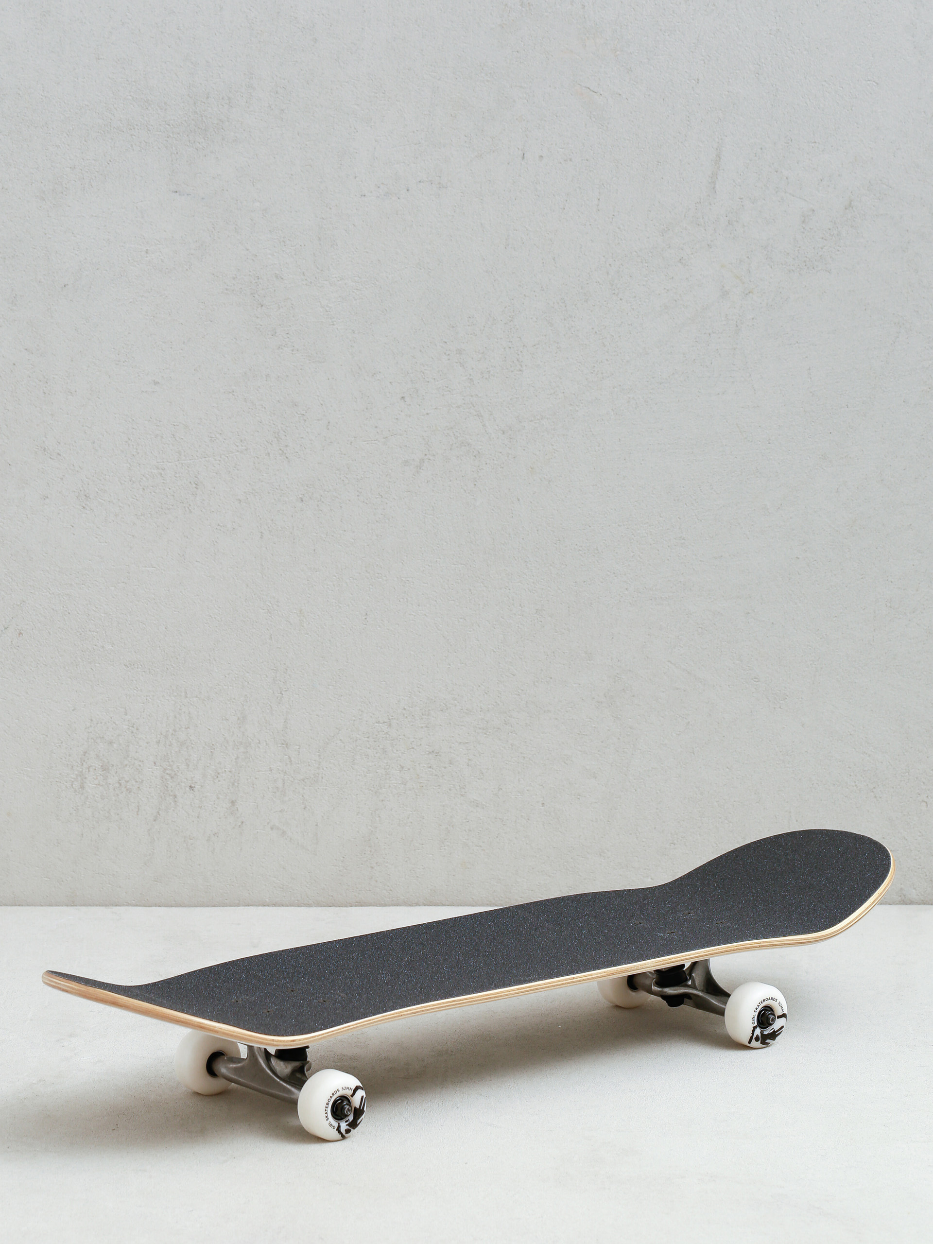 Deskorolka Girl Skateboard Brophy (white/black)