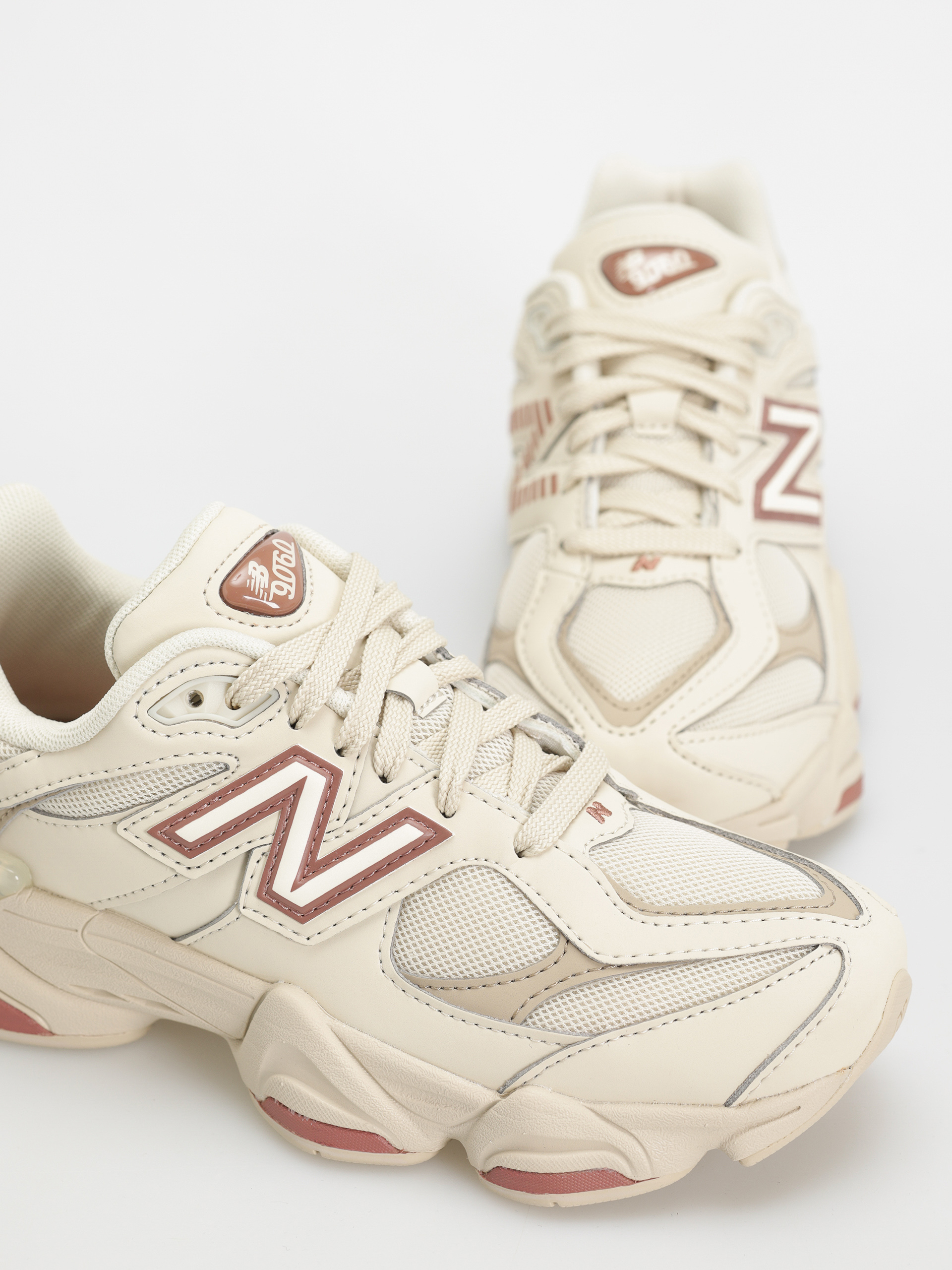 Buty New Balance 9060 JR (bone)
