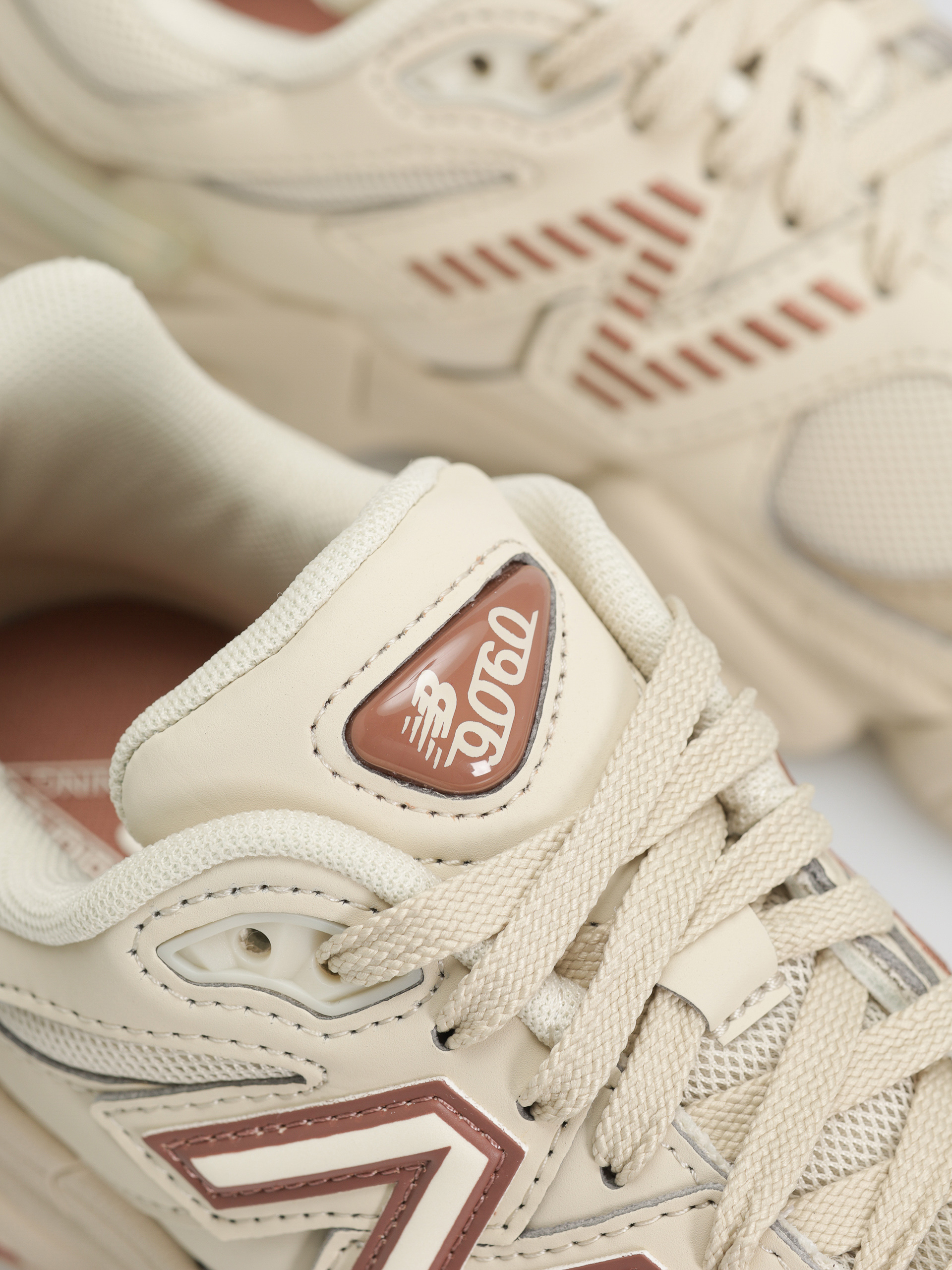 Buty New Balance 9060 JR (bone)