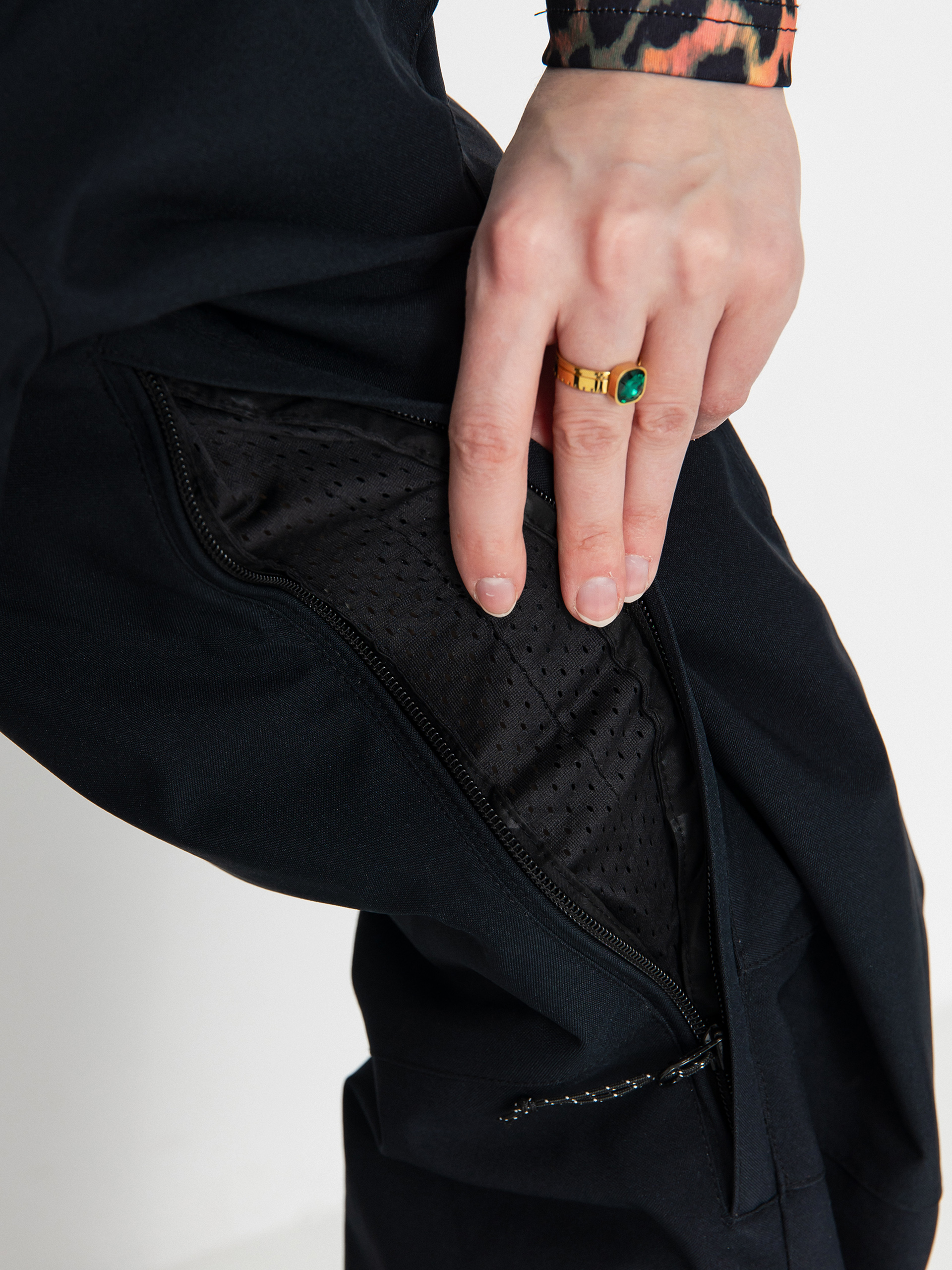 Damskie Spodnie snowboardowe Volcom Creston 3D Stretch Bib Overall (black)